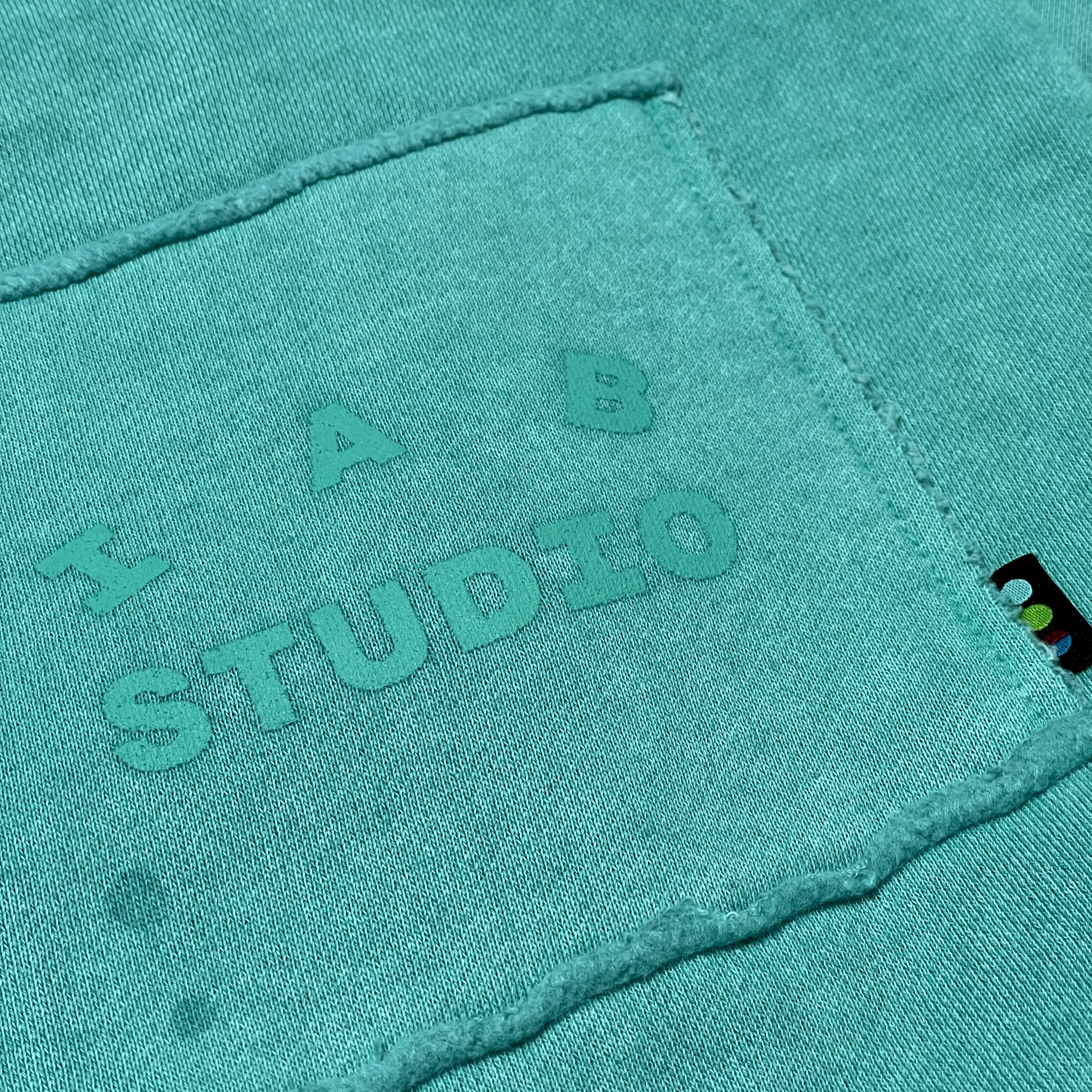 IAB Studio Pigment Sweatshirt & Mini Bag Jade 착용 스타일 - 2