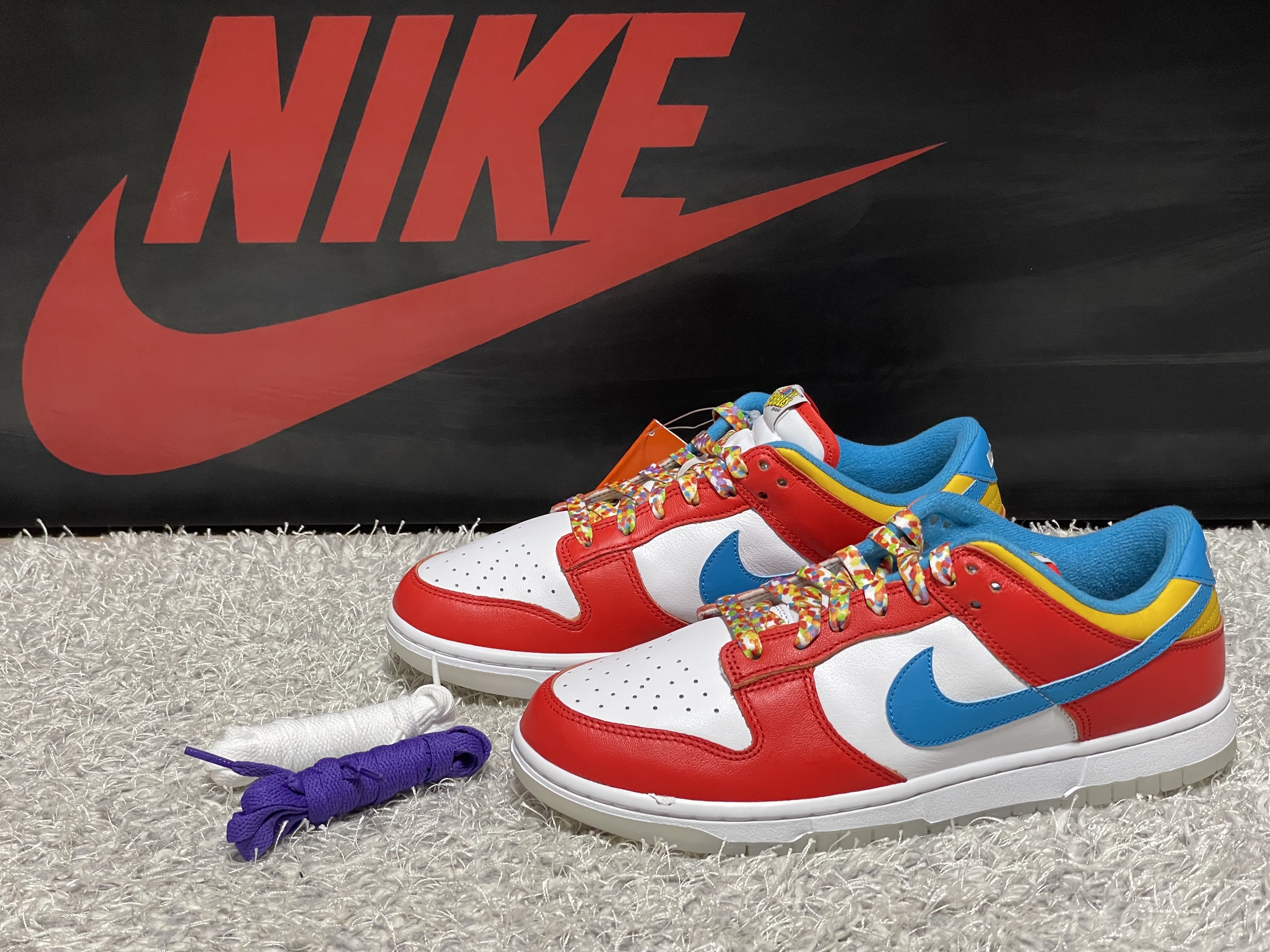 Nike x LeBron James x Fruity Pebbles Dunk Low QS Habanero Red 착용 스타일