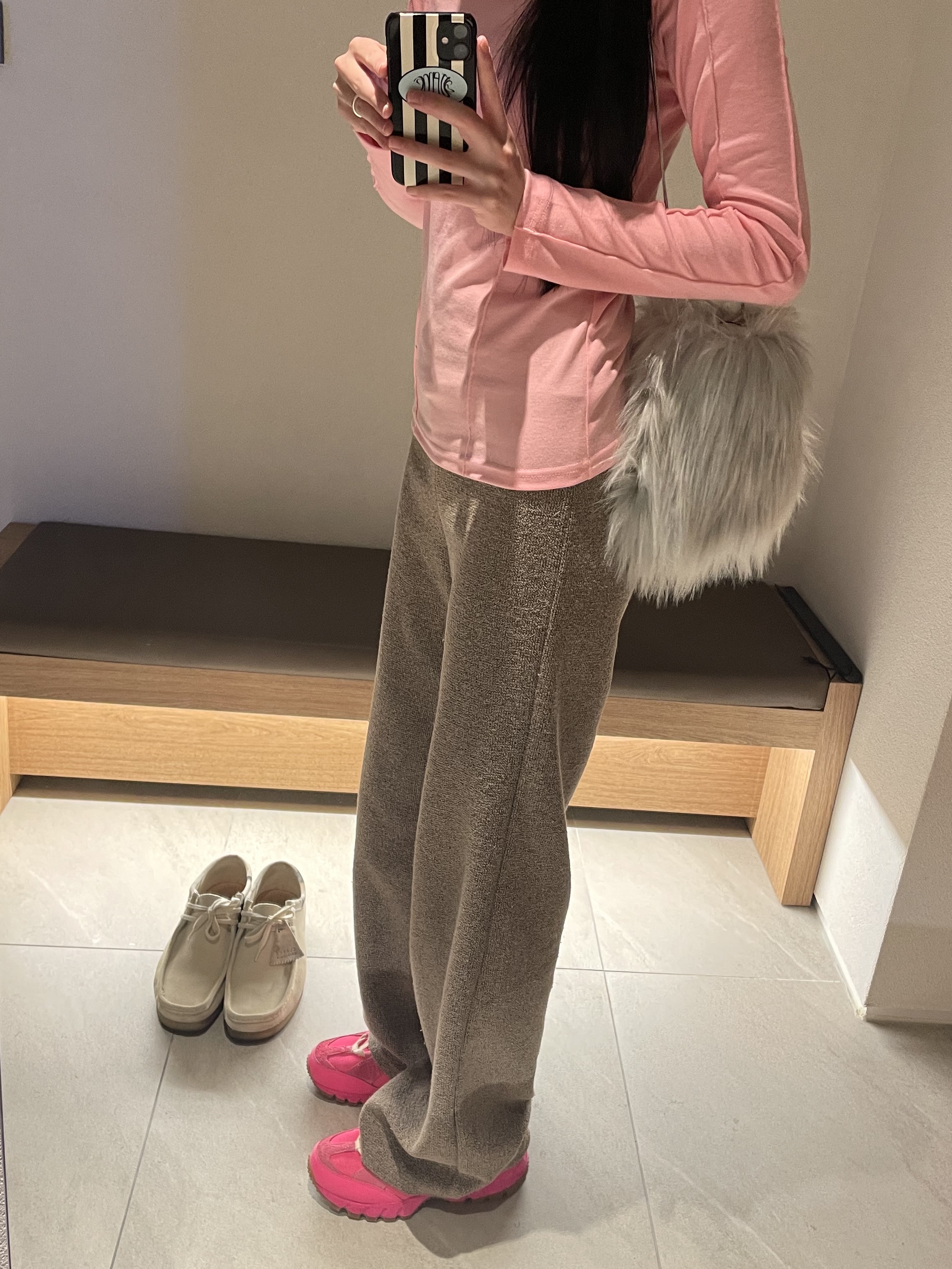 Nike x Jacquemus Air Humara LX Pink Flash 착용 스타일 - 1