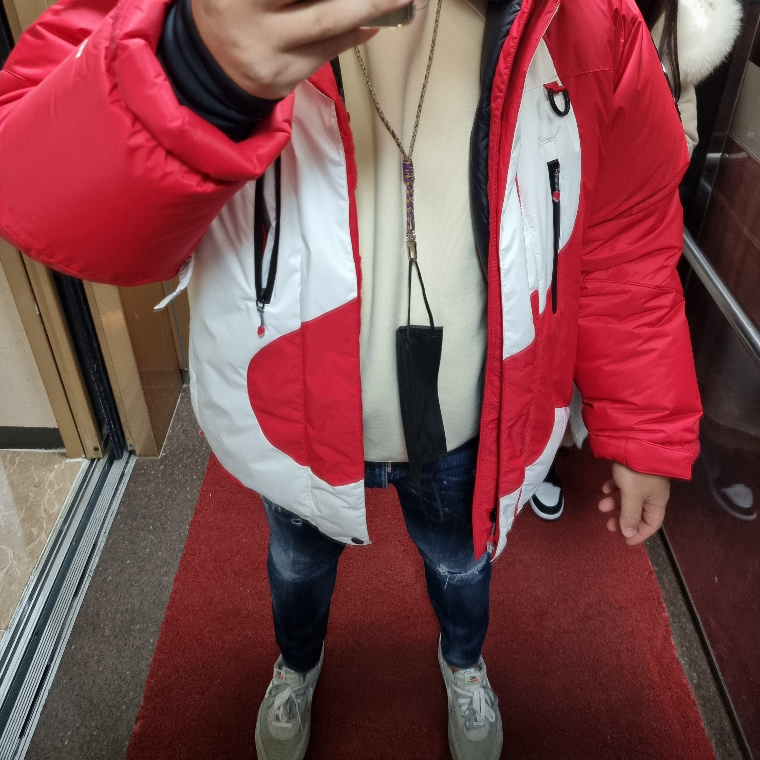 Supreme x The North Face S Logo Summit Series Himalayan Parka Red - 20FW, Nike x Sacai x Fragment LDWaffle Light Smoke Grey 착용 스타일 - 4