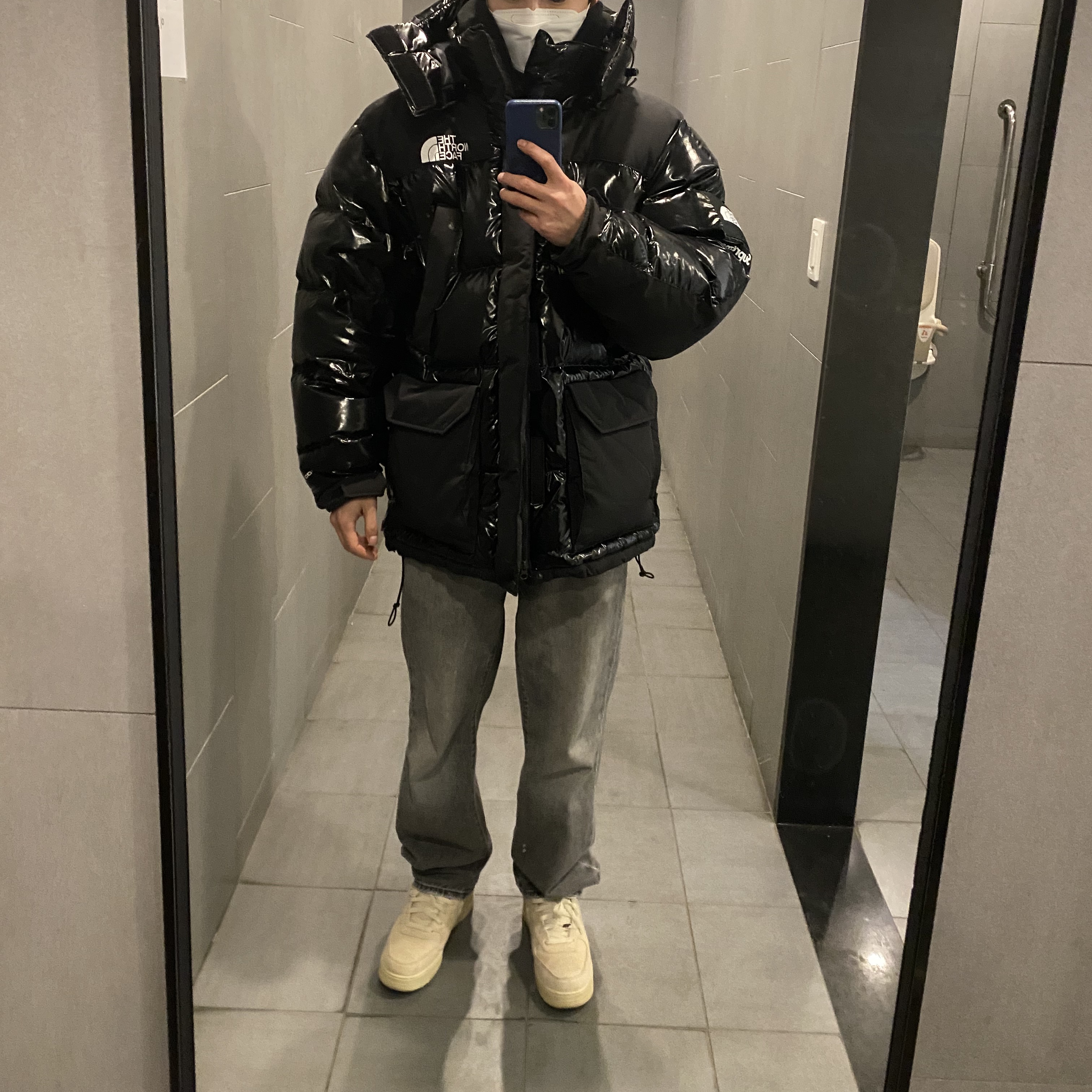 Supreme x The North Face 700-Fill Down Parka Black - 22FW, Nike x Stussy Air Force 1 '07 Mid SP Fossil 착용 스타일 - 2