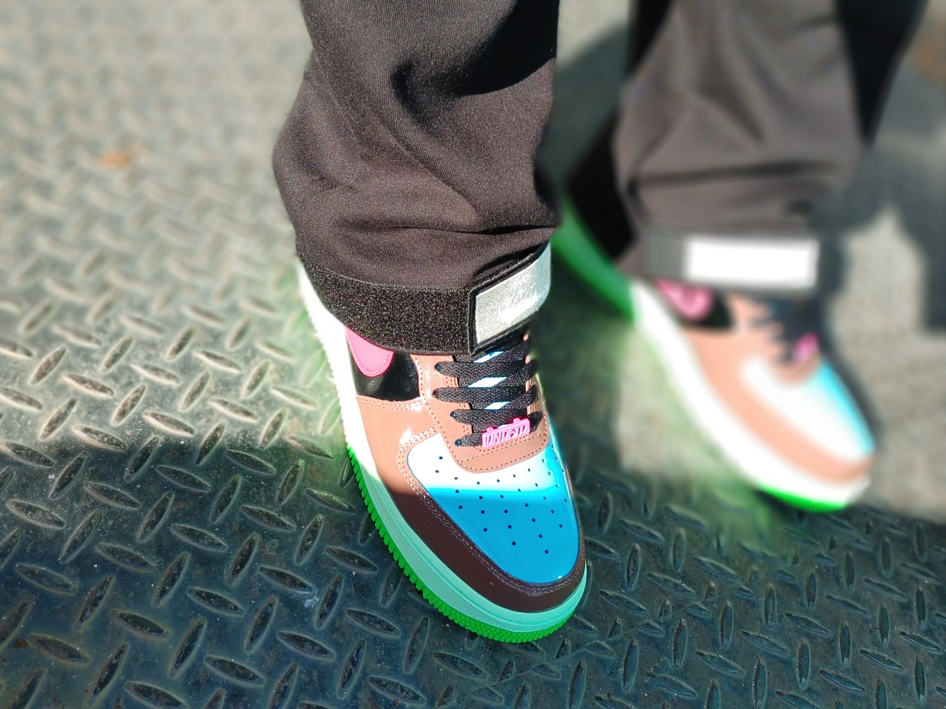Nike x Undefeated Air Force 1 Low SP Multi Patent Pink Prime 착용 스타일