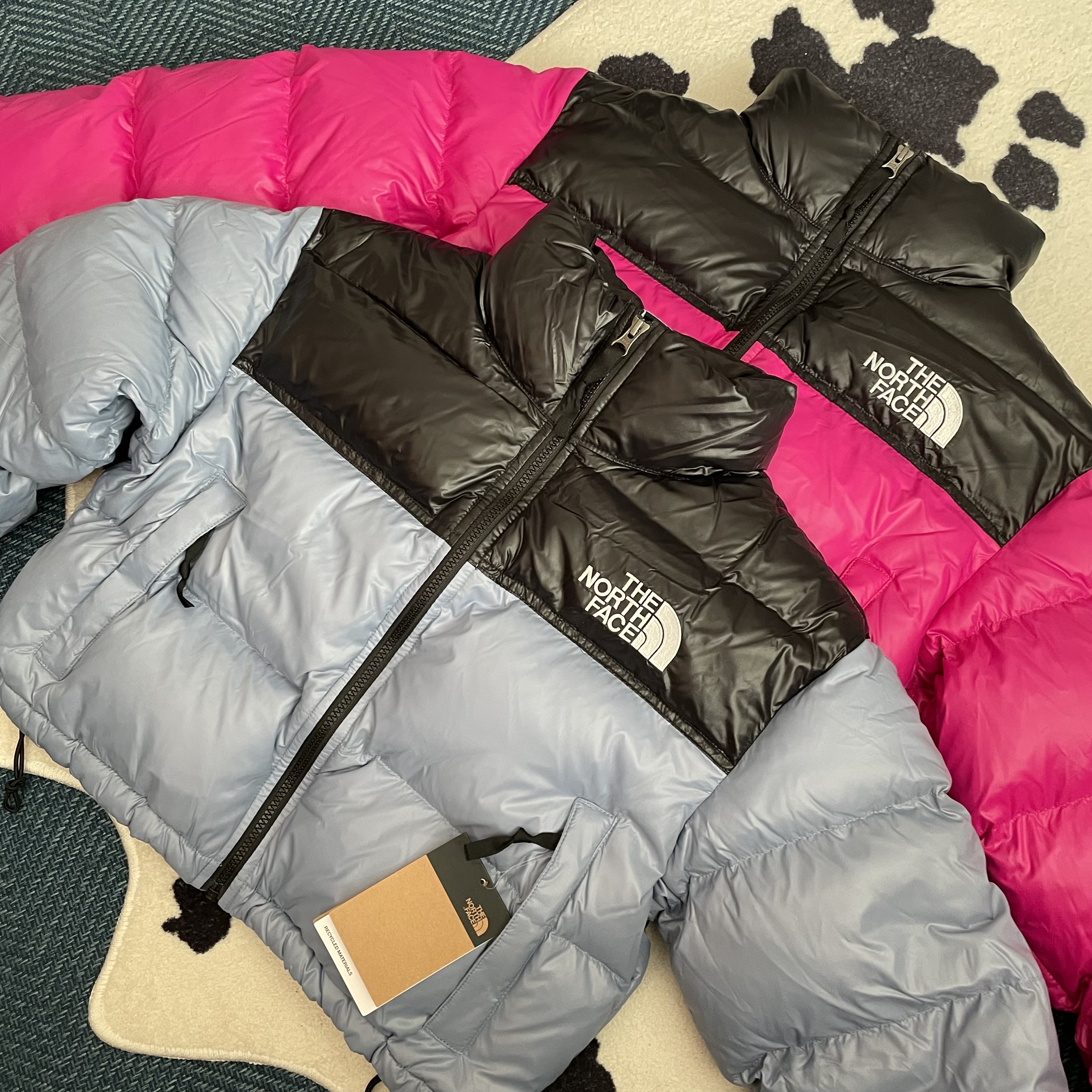 (W) The North Face Nuptse Short Jacket Fuchsia Pink, (W) The North Face Nuptse Short Jacket Folk Blue 착용 스타일