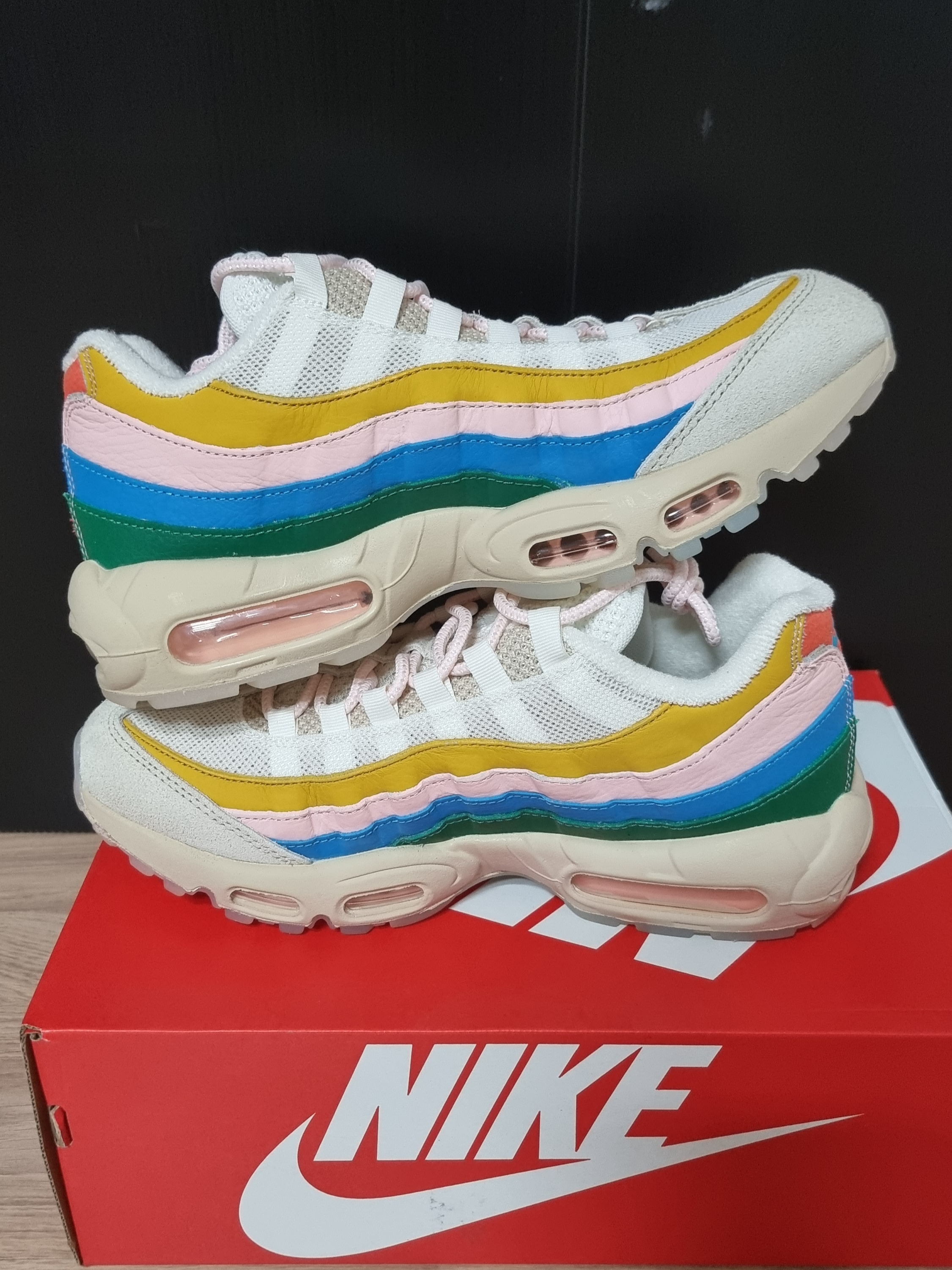 (W) Nike Air Max 95 Rise and Unity 착용 스타일 - 2