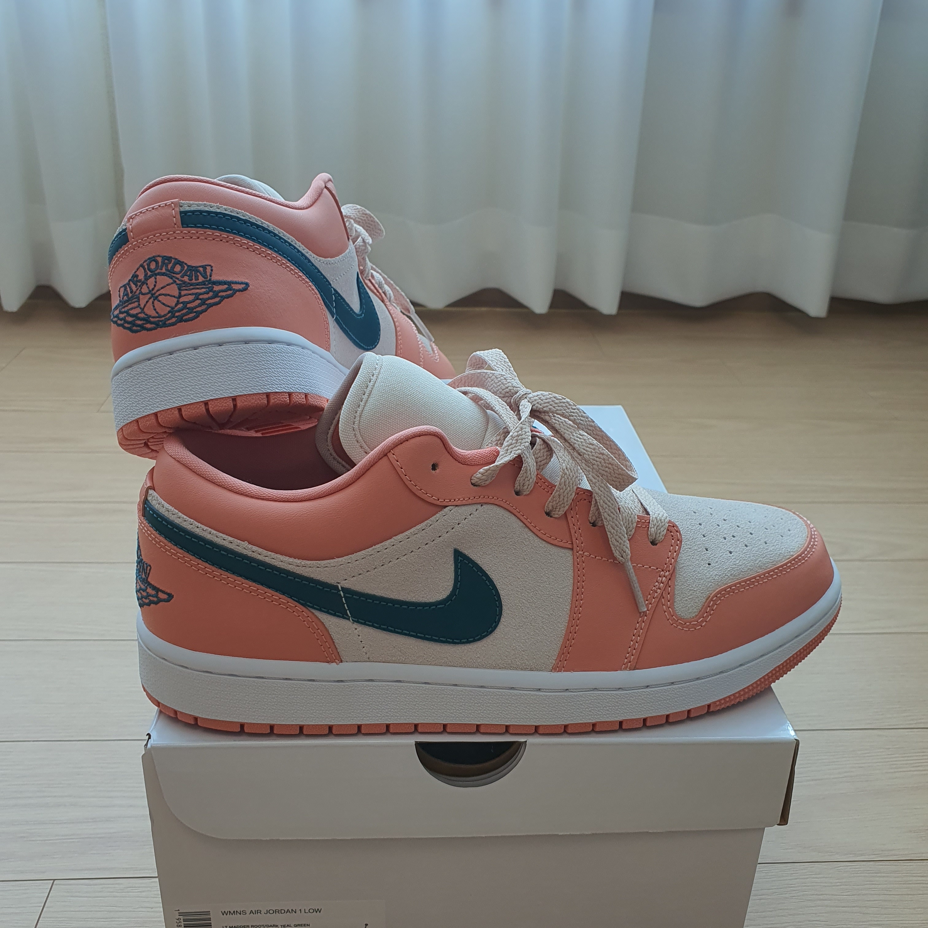 (W) Jordan 1 Low Light Madder Root 착용 스타일 - 1