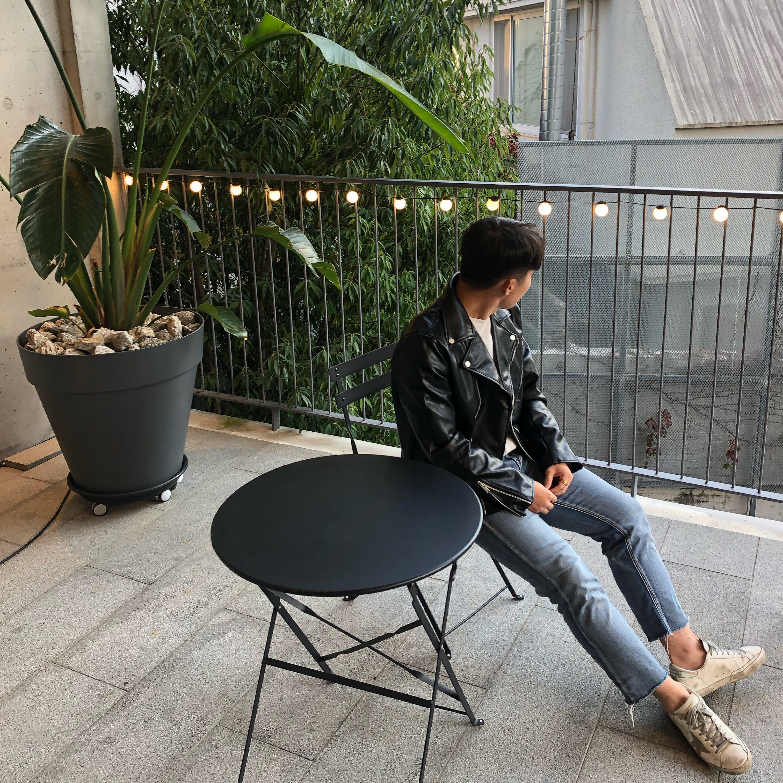 Golden Goose Superstar White Silver Heel Tab Sneakers 착용 스타일