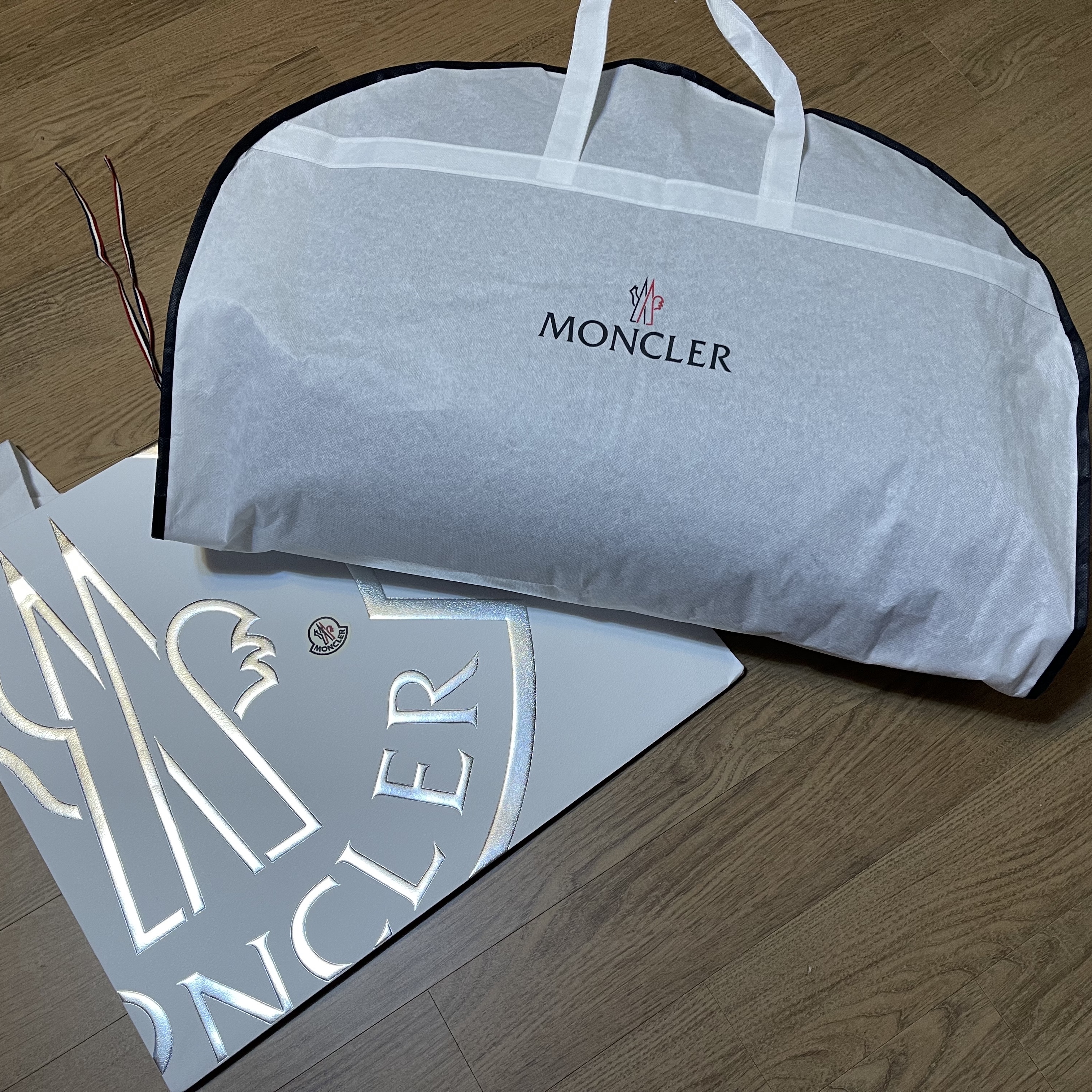Moncler Hanoverian Long Down Jacket Black - 22FW, Moncler Maya Short Down Jacket Black - 22FW 착용 스타일 - 3