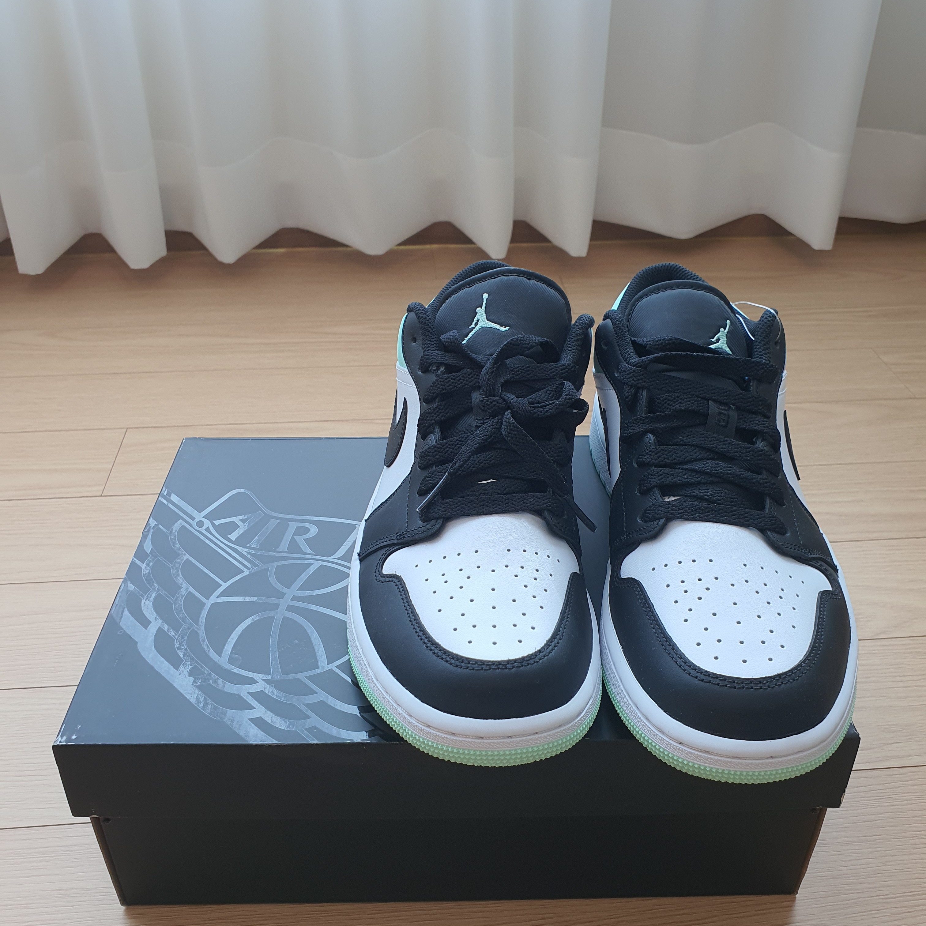 Jordan 1 Low SE White Black Tie-Dye 착용 스타일 - 2