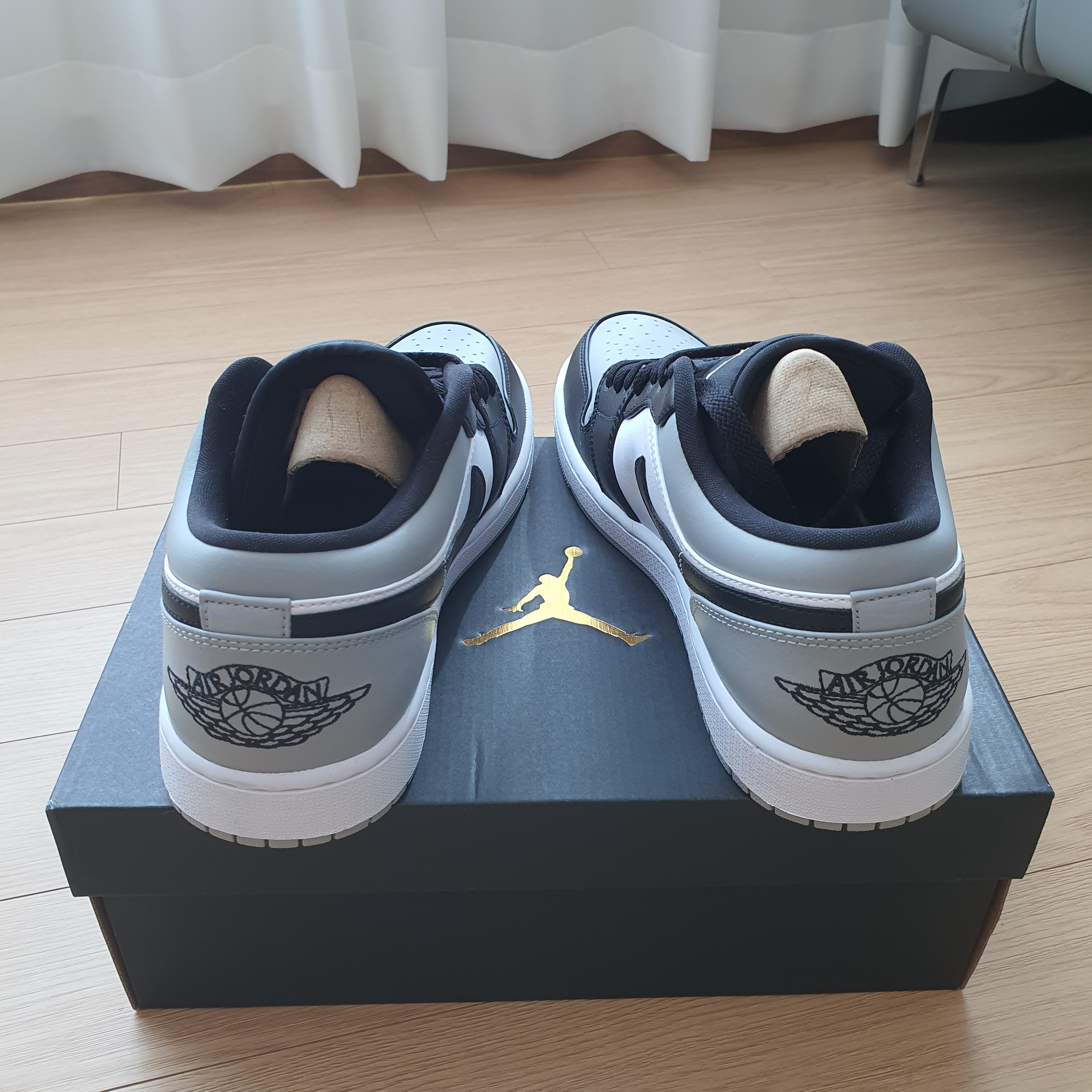 Jordan 1 Low Light Smoke Grey Black 착용 스타일 - 3