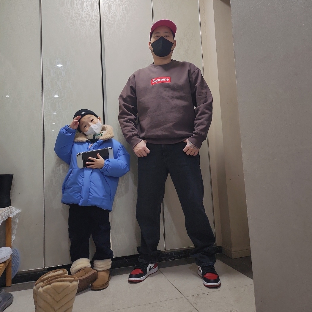 Supreme Box Logo Crewneck Brown - 22FW 착용 스타일