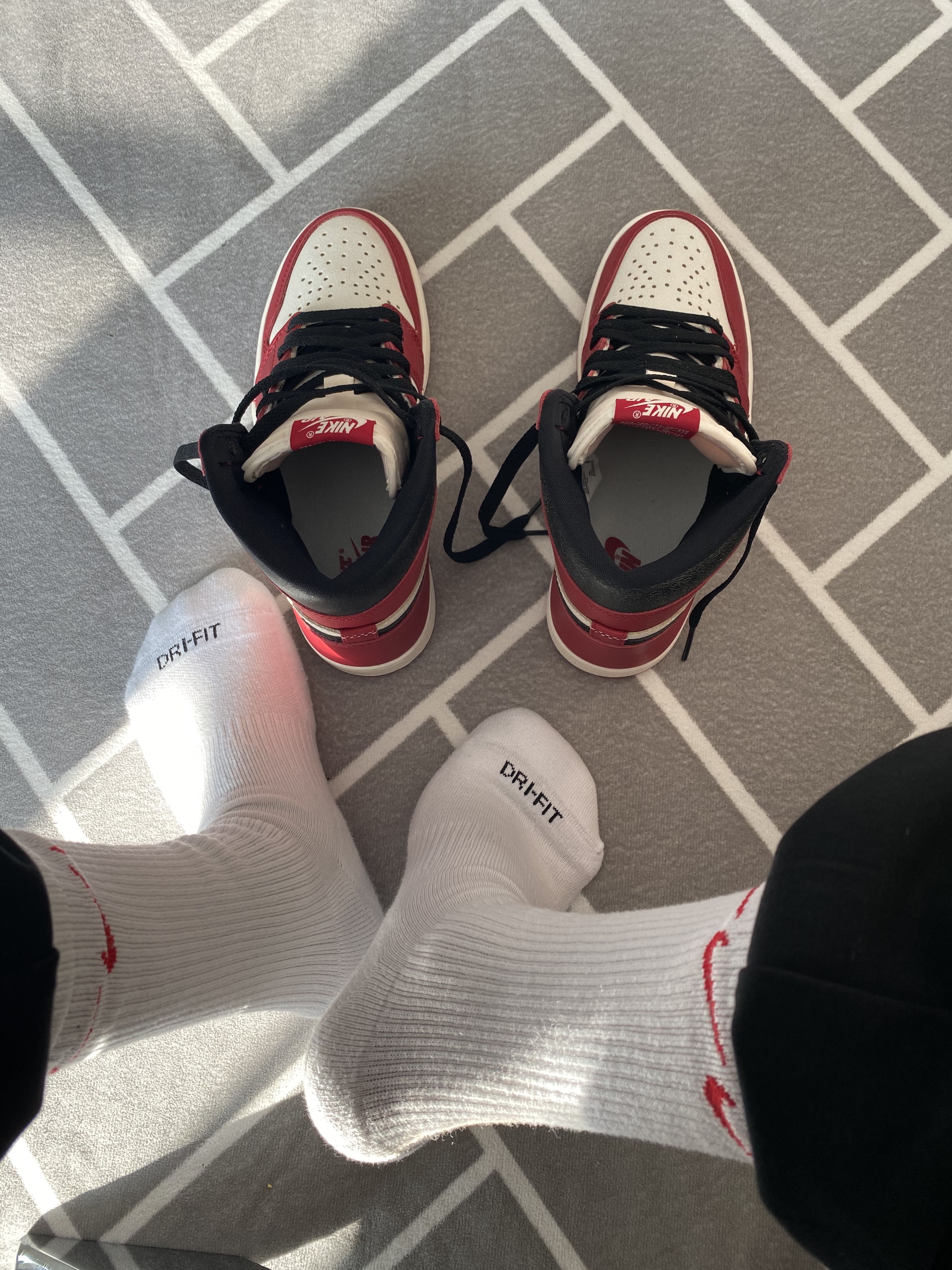 Jordan 1 Retro High OG Chicago 2022, Arc'teryx Mantis 2 Waistpack Black 착용 스타일 - 3