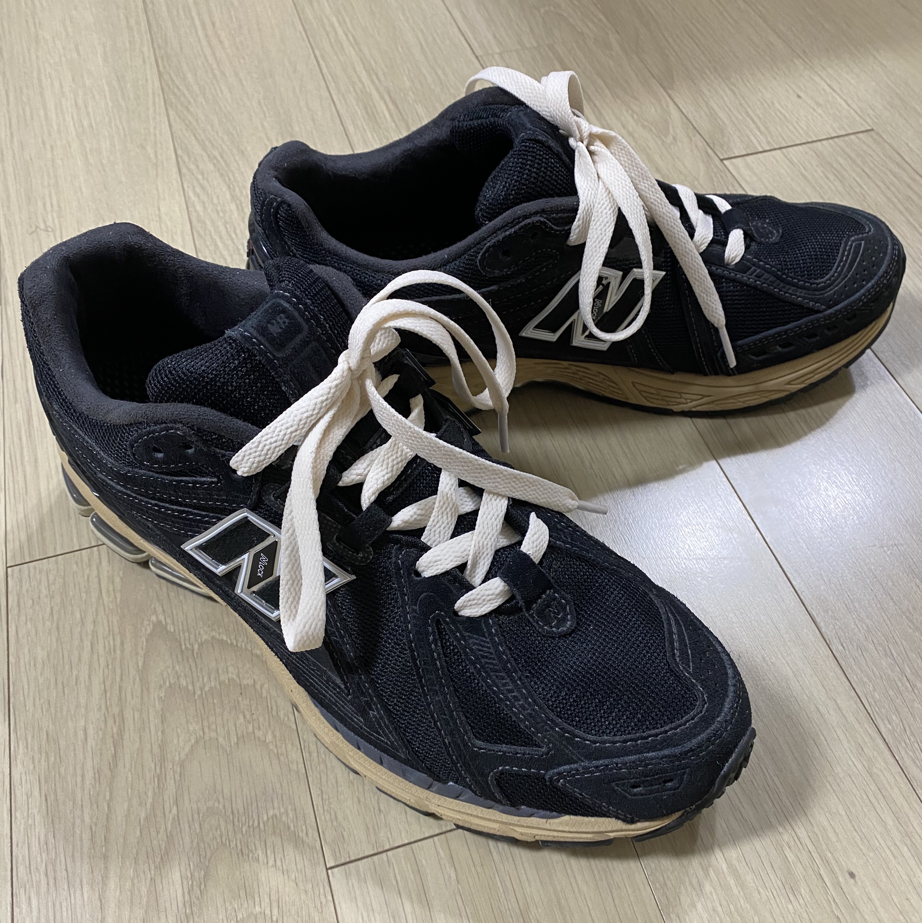 New Balance 1906R Black Taos Taupe 착용 스타일