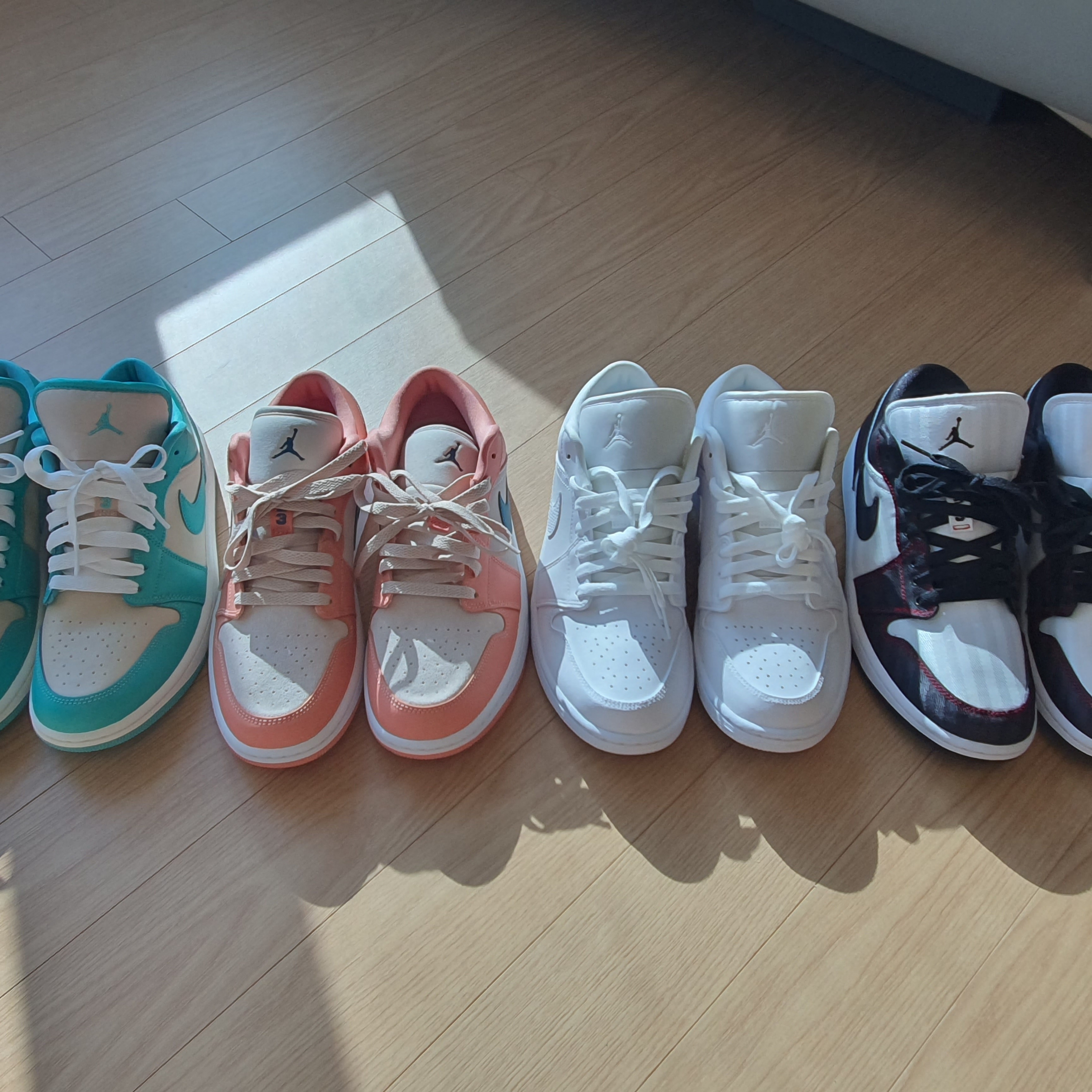 (W) Jordan 1 Low Triple White 2020, (W) Jordan 1 Low Sanddrift Washed Teal 착용 스타일 - 1