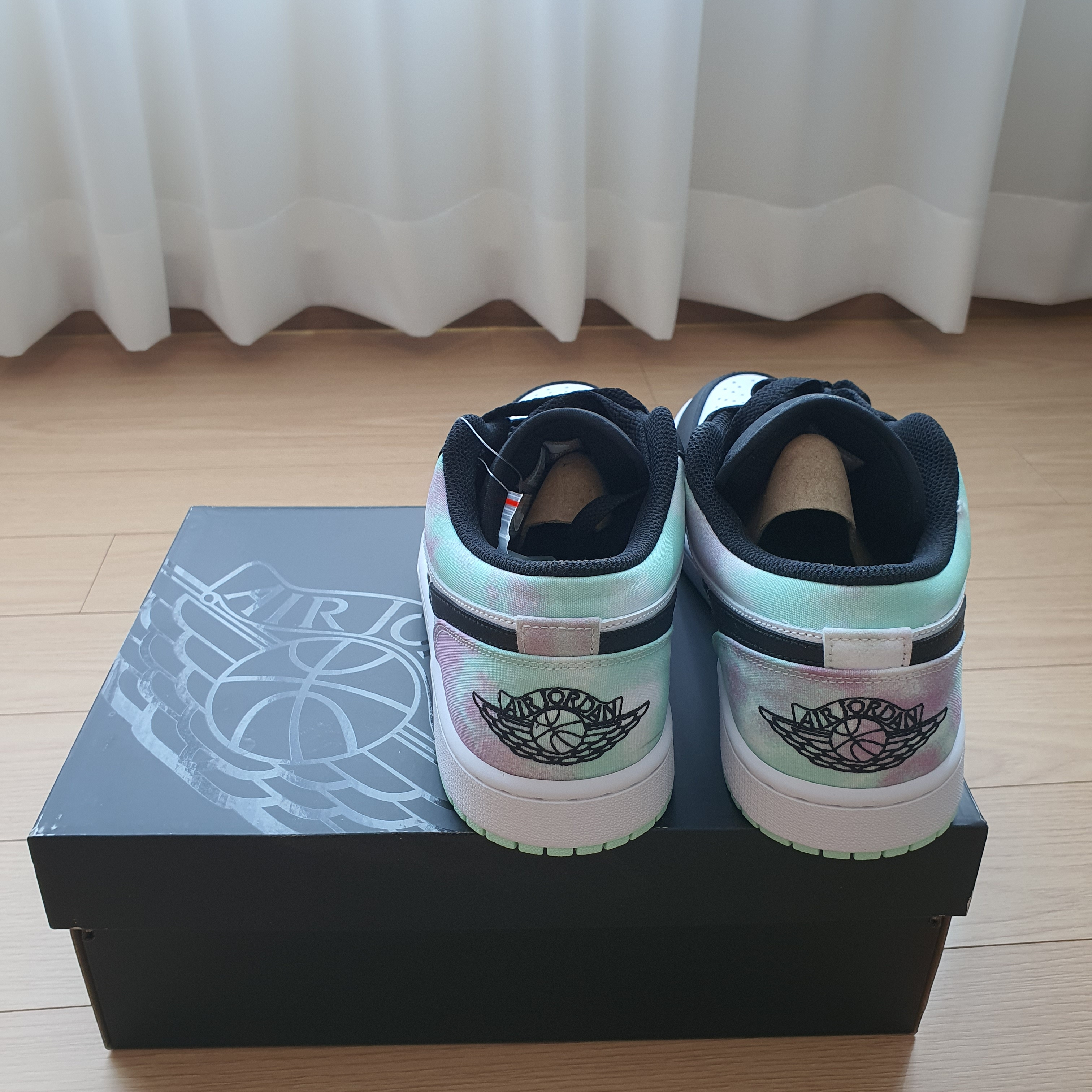 Jordan 1 Low SE White Black Tie-Dye 착용 스타일 - 3
