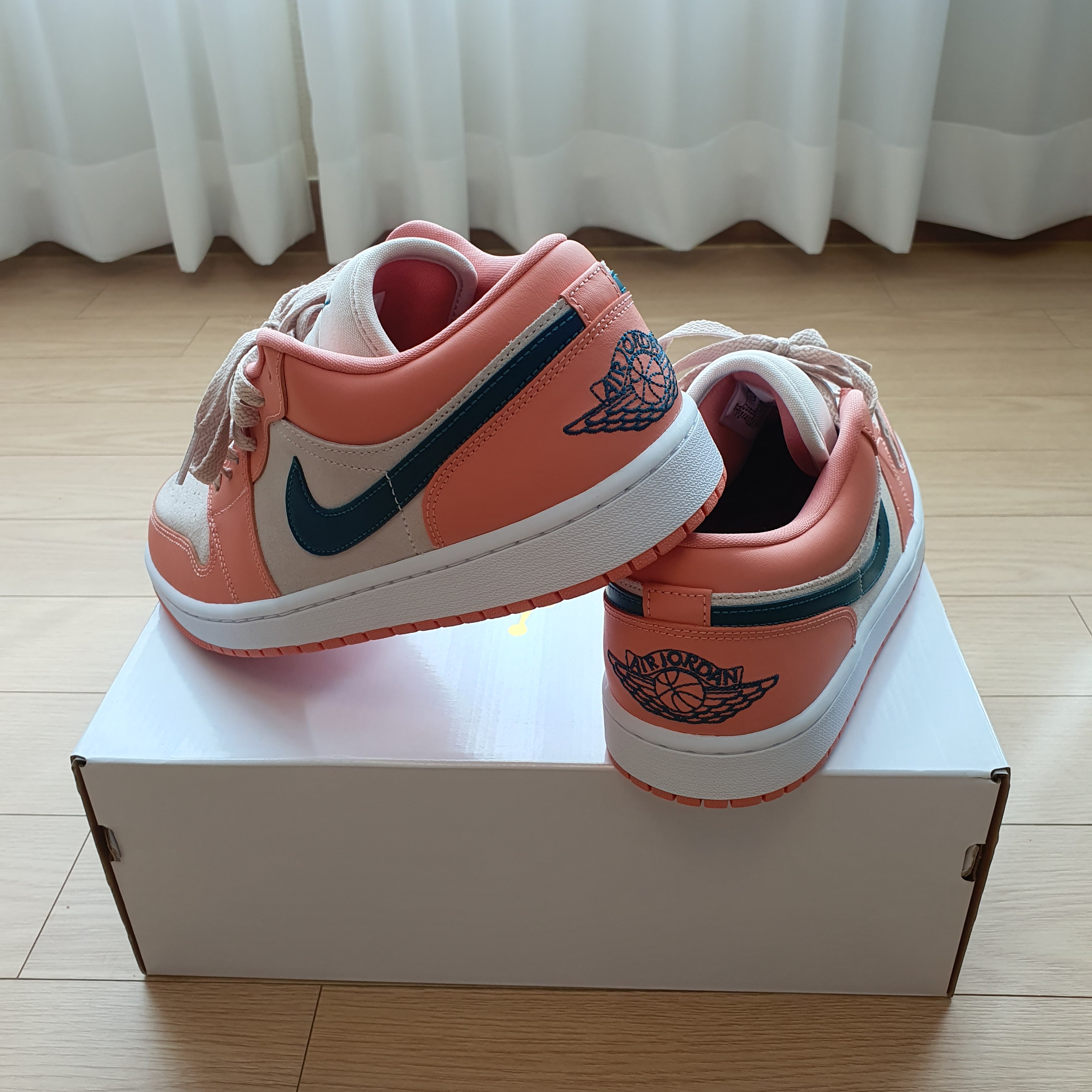 (W) Jordan 1 Low Light Madder Root 착용 스타일 - 3