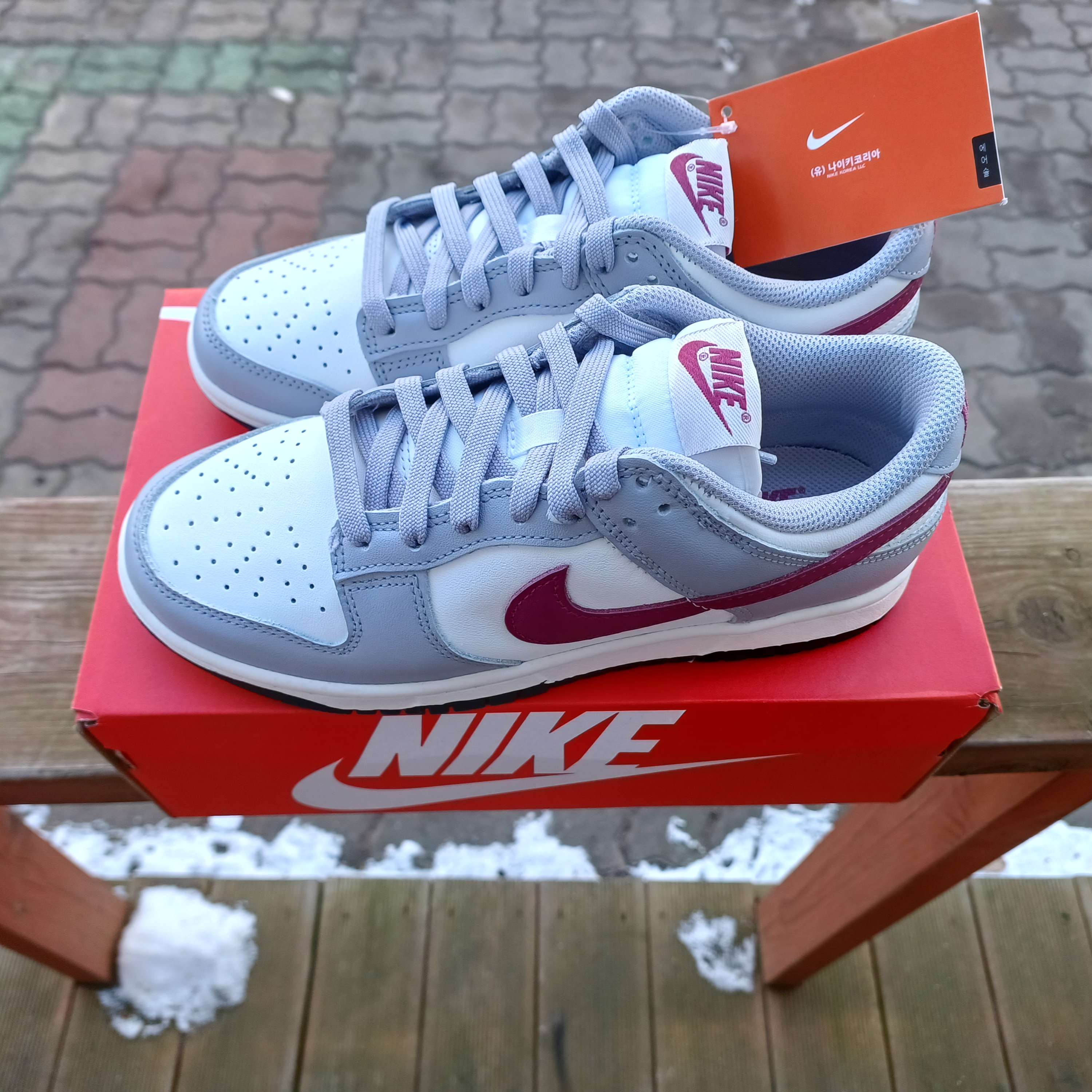 (W) Nike Dunk Low Wolf Grey Rosewood 착용 스타일 - 1