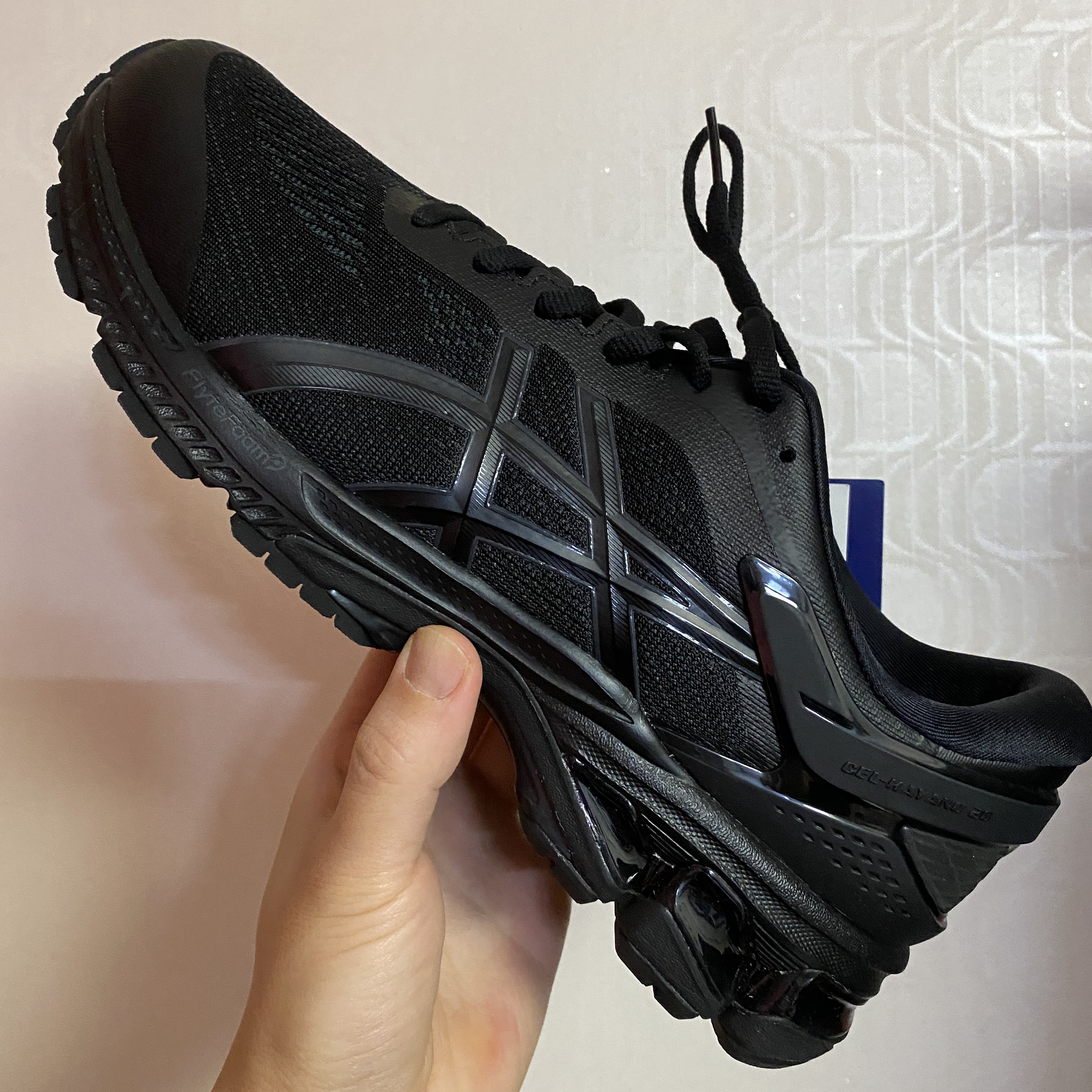 Asics Gel-Kayano 26 Black - 4E Extra Wide 착용 스타일