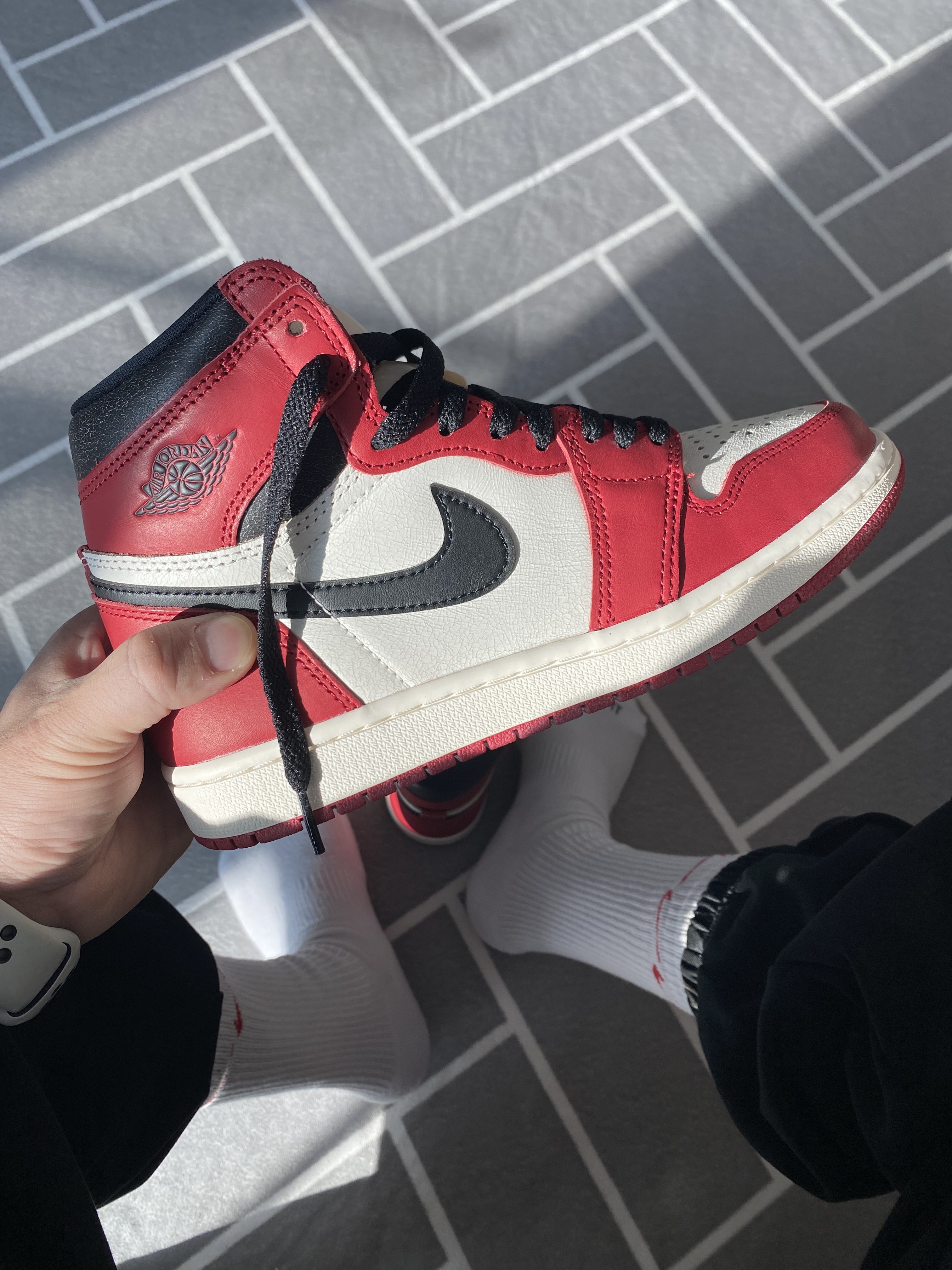 Jordan 1 Retro High OG Chicago 2022, Arc'teryx Mantis 2 Waistpack Black 착용 스타일 - 2