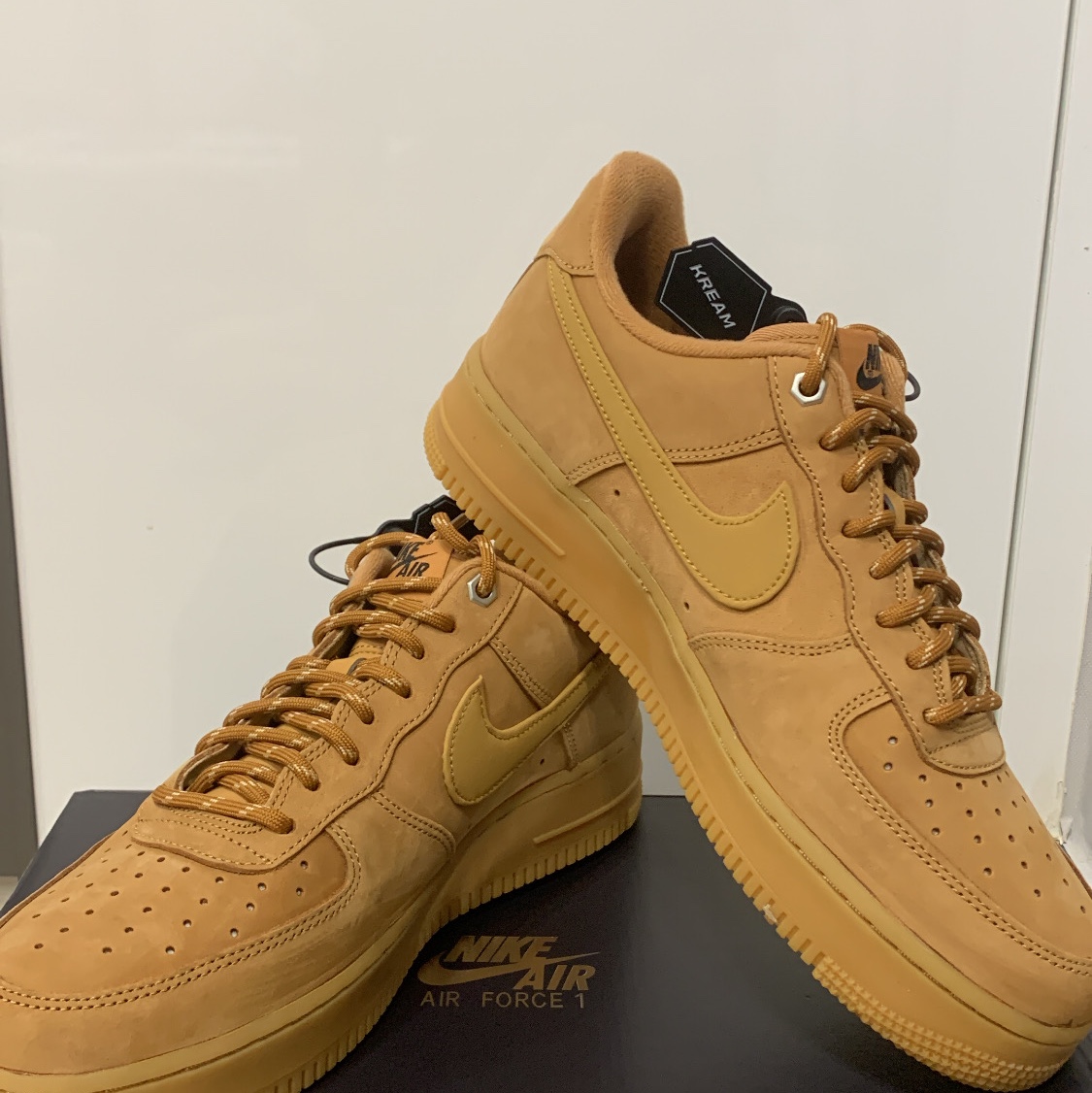Nike Air Force 1 '07 WB Flax 착용 스타일