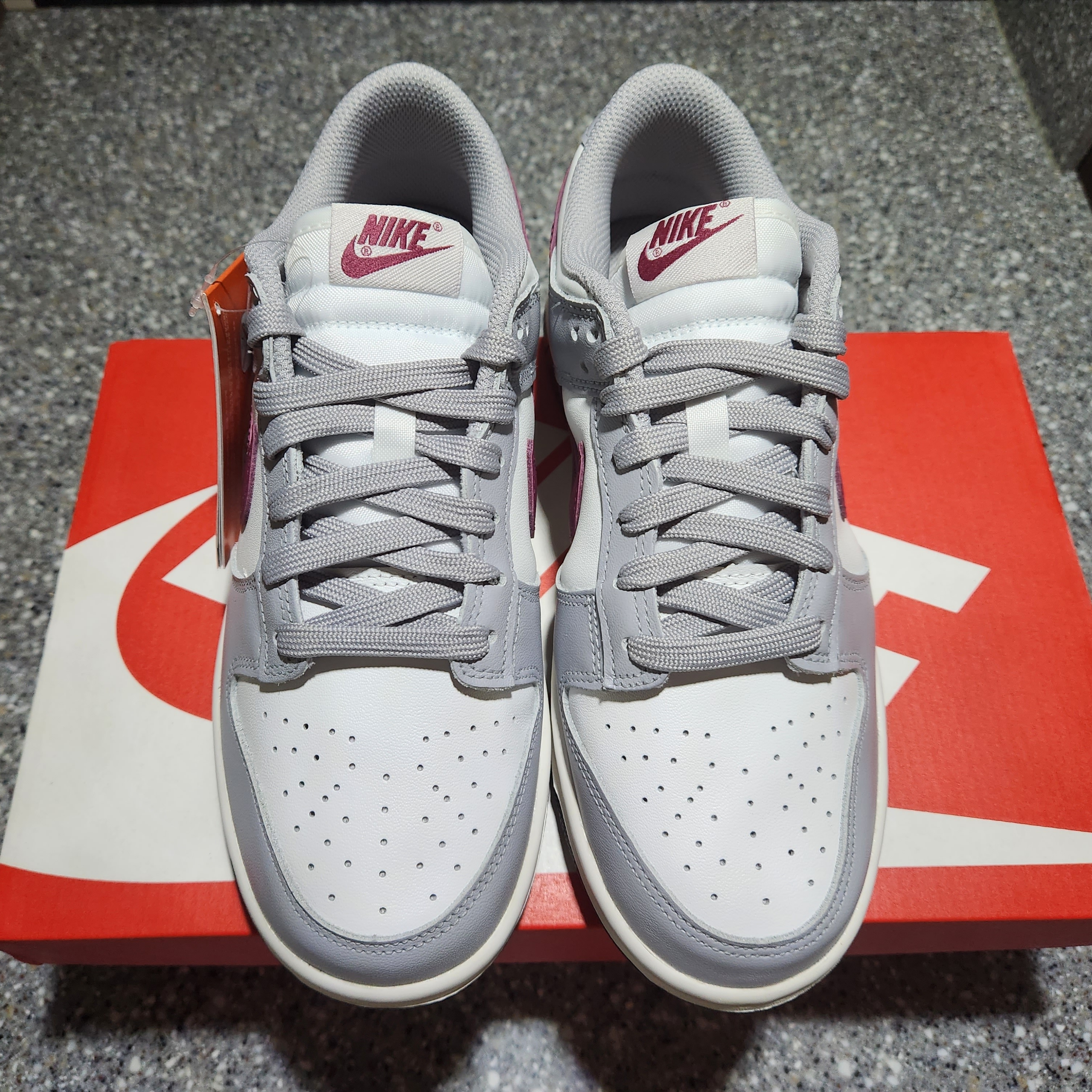 (W) Nike Dunk Low Wolf Grey Rosewood 착용 스타일 - 3