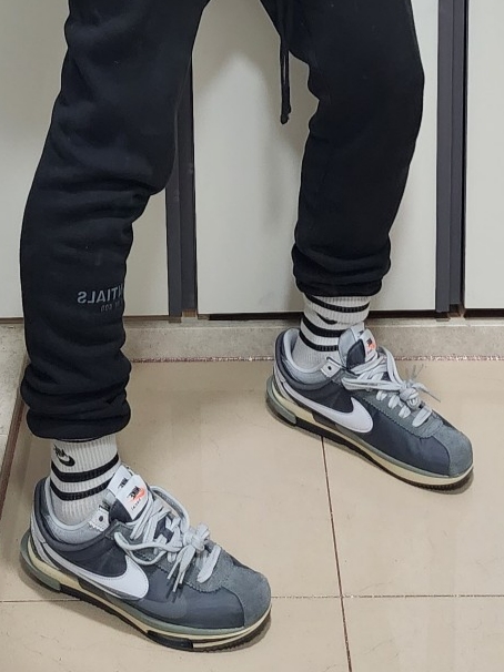 Nike x Sacai Zoom Cortez SP Iron Grey, Essentials Sweatpants Dark Slate/Black 2020 착용 스타일 - 3