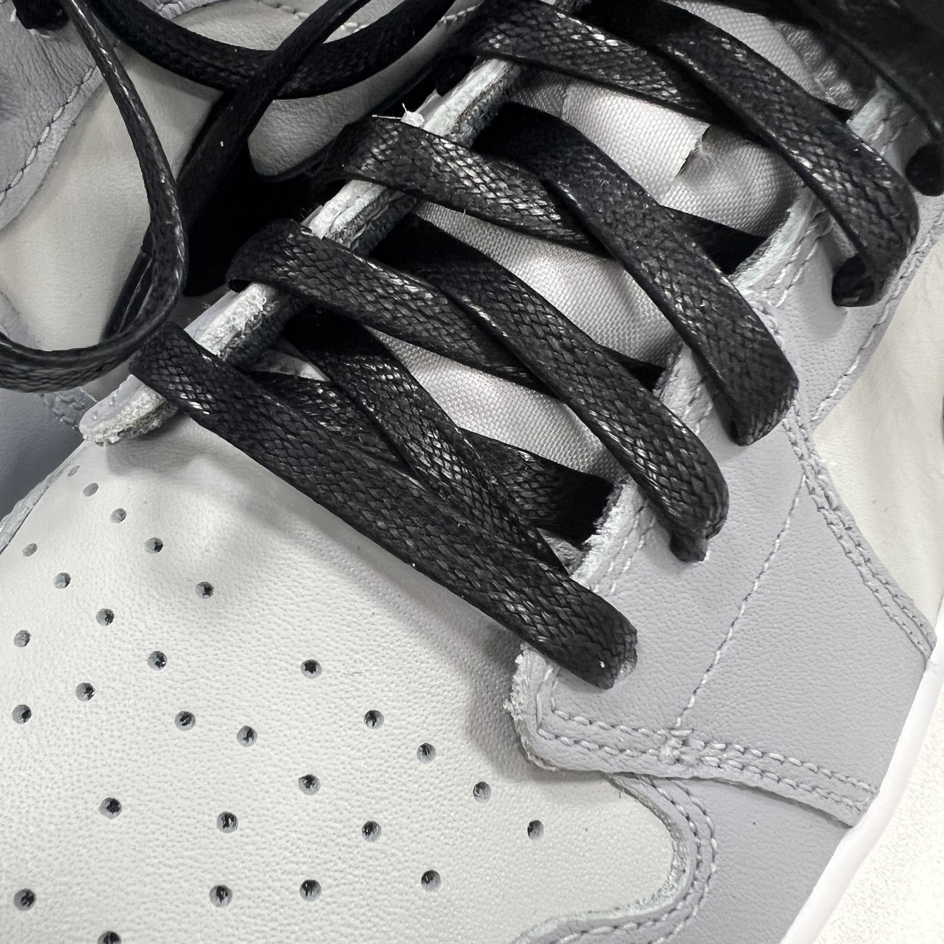 Jordan 1 Low Golf Wolf Grey 착용 스타일 - 3