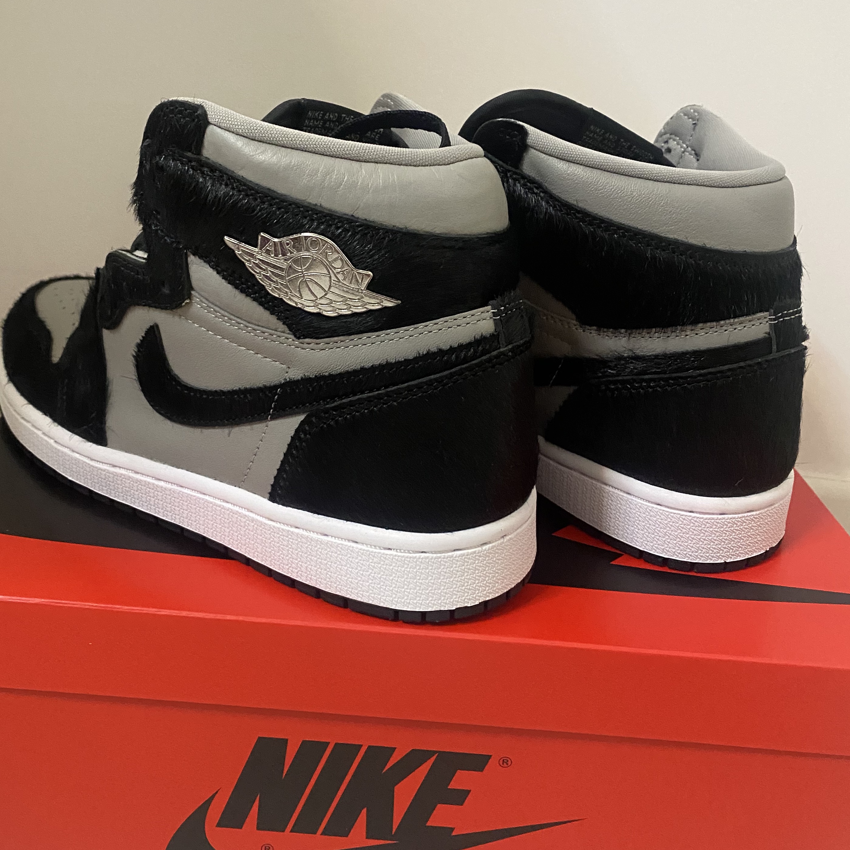 (W) Jordan 1 Retro High OG Medium Grey ์ฐฉ์ฉ ์คํ์ผ