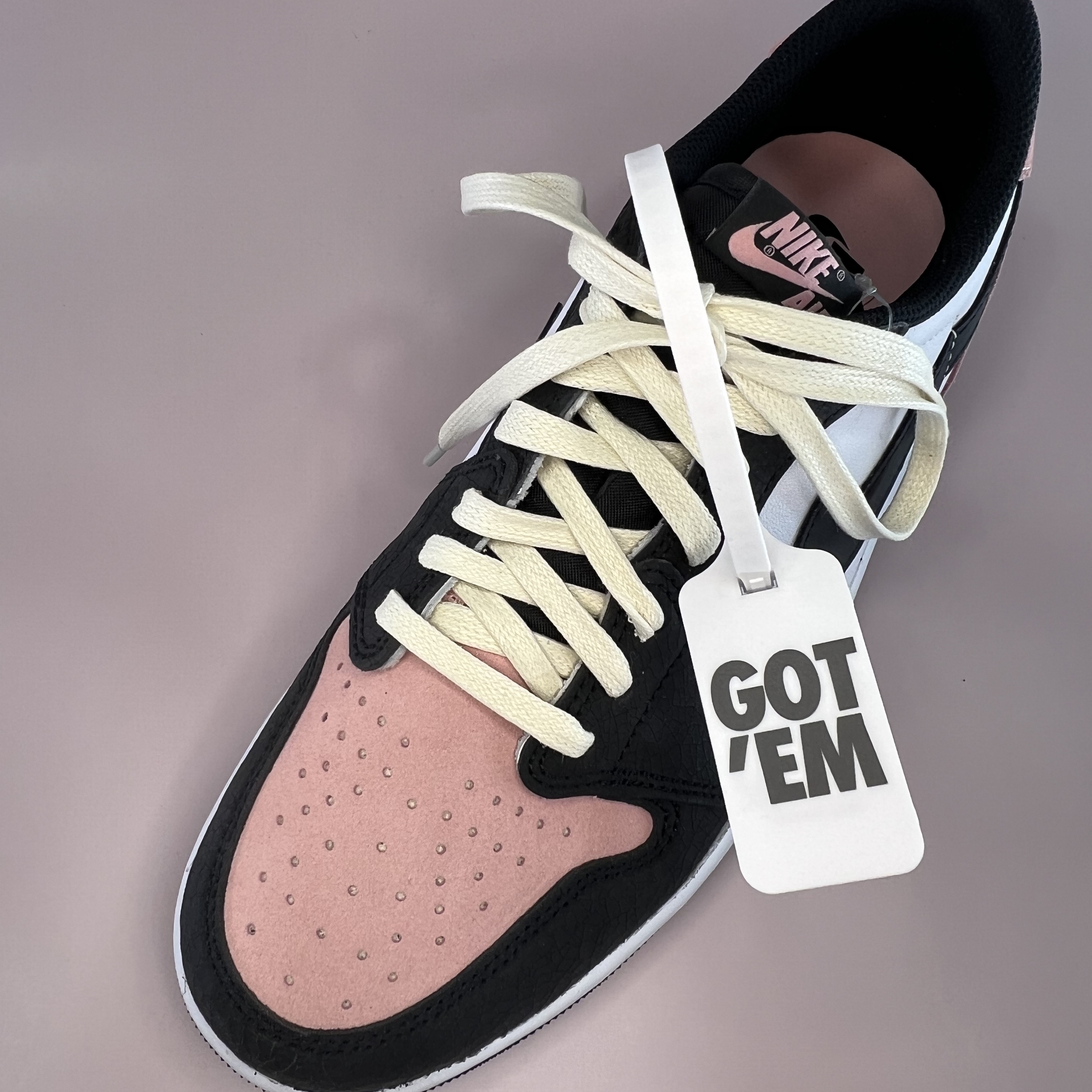 Jordan 1 Retro Low OG Bleached Coral, Jordan 1 Retro Low OG Black and Dark Powder Blue 착용 스타일 - 1