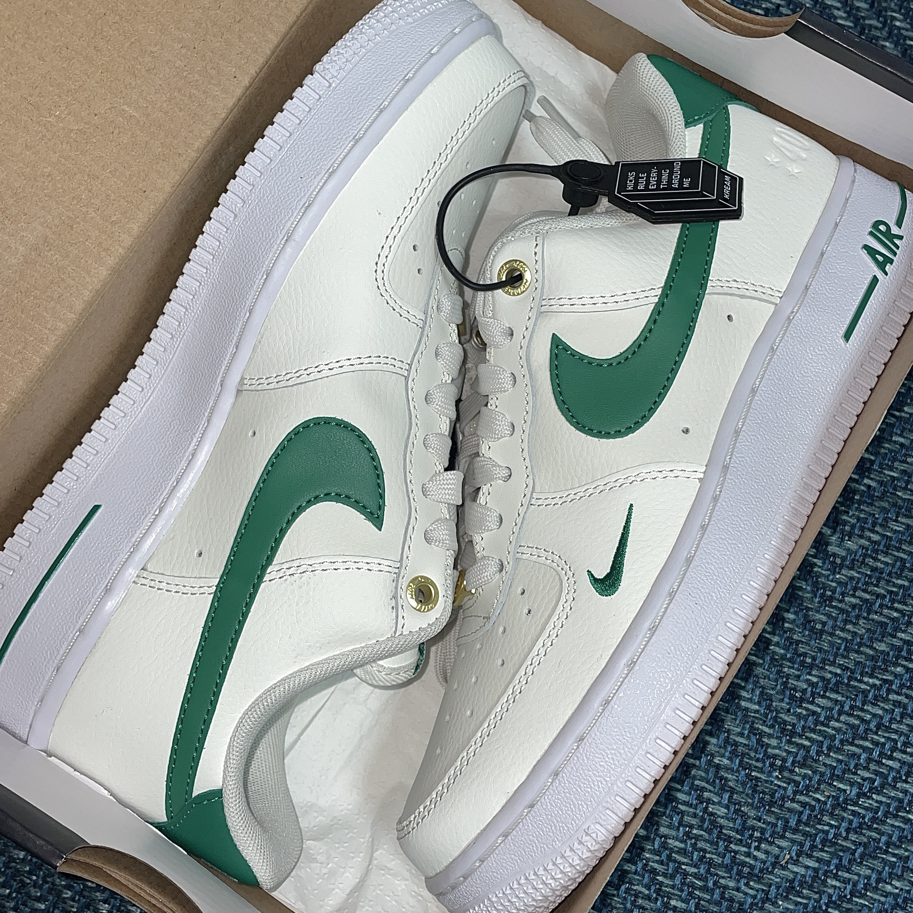 Nike Air Force 1 '07 LV8 40th Anniversary Join Forces Sail Malachite, (W) Nike Air Force 1 '07 SE 40th Anniversary Join Forces Sail Malachite 착용 스타일