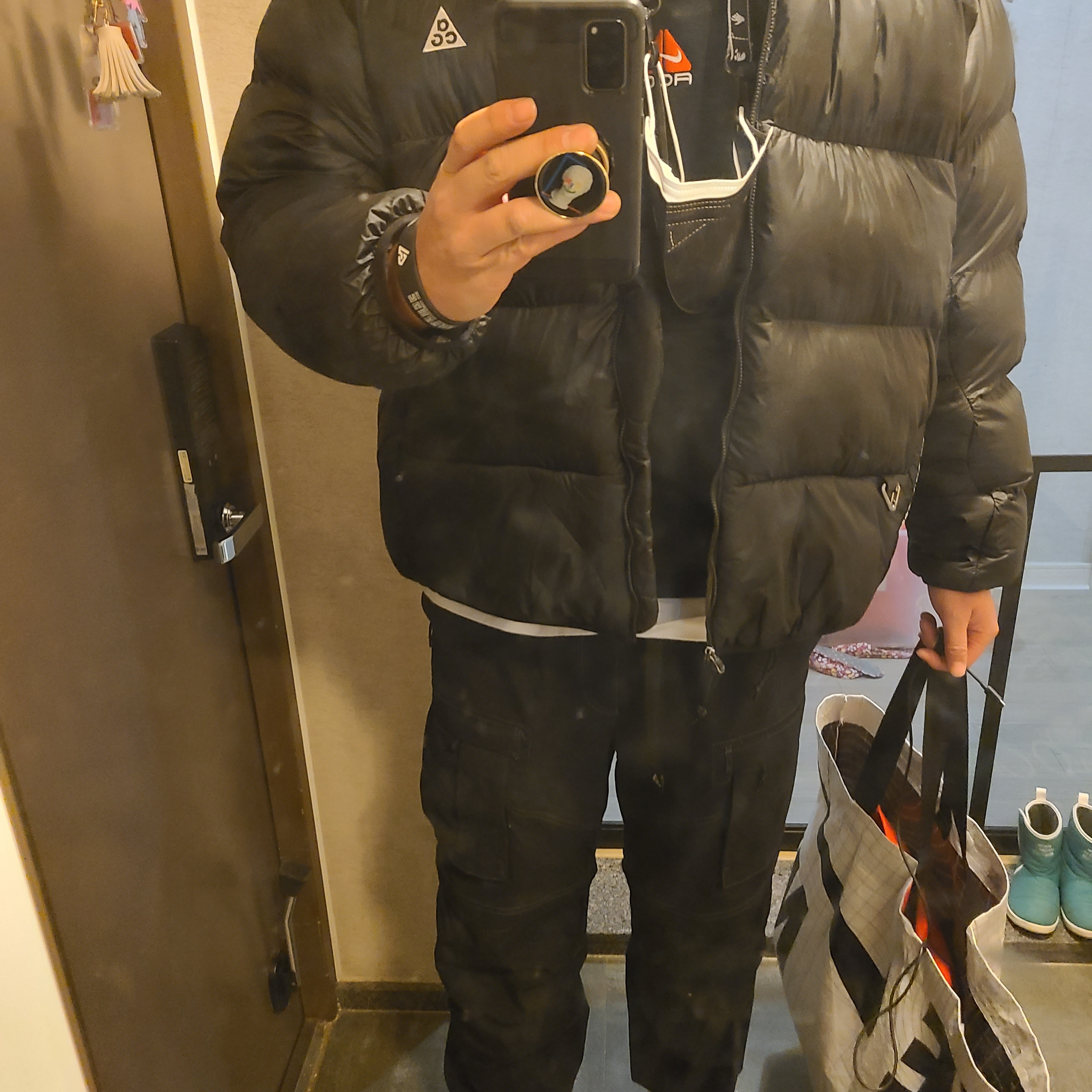 Nike ACG Therma-Fit Pullover Fleece Hoodie Black - US/EU, Nike ACG Smith Summit Cargo Pants Black Summit White - Asia 착용 스타일 - 1