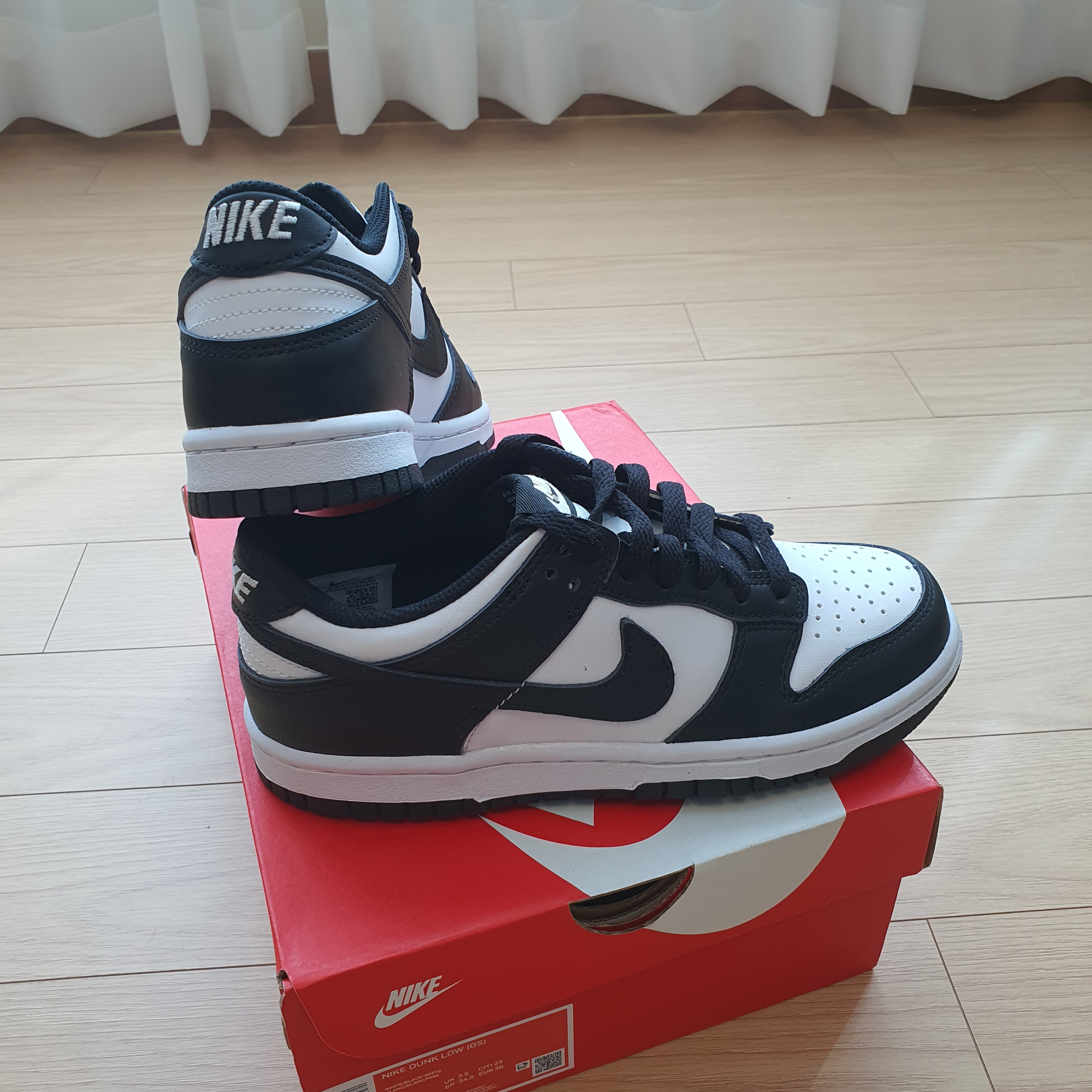 (GS) Nike Dunk Low Black 착용 스타일 - 1