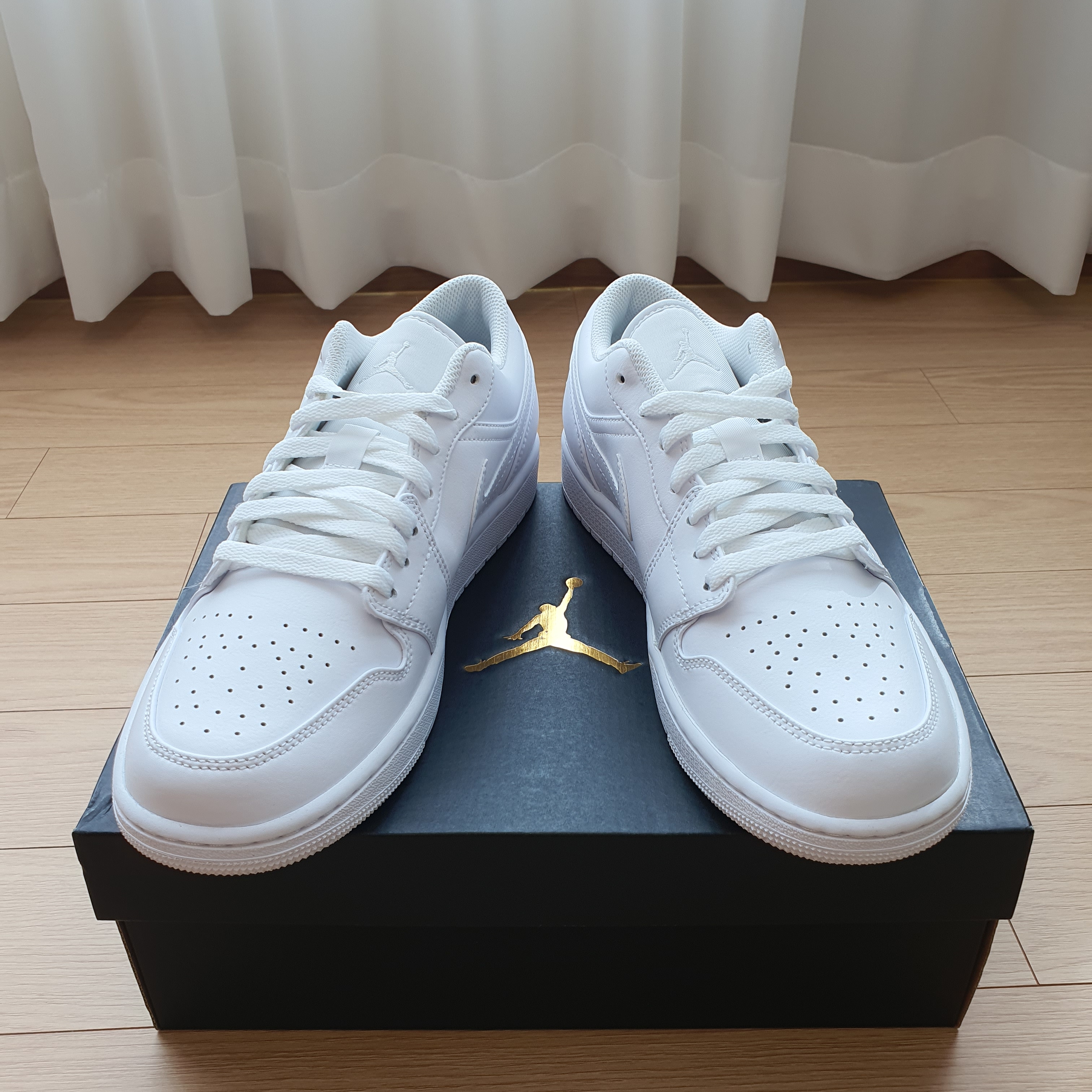 Jordan 1 Low Triple White 착용 스타일 - 2
