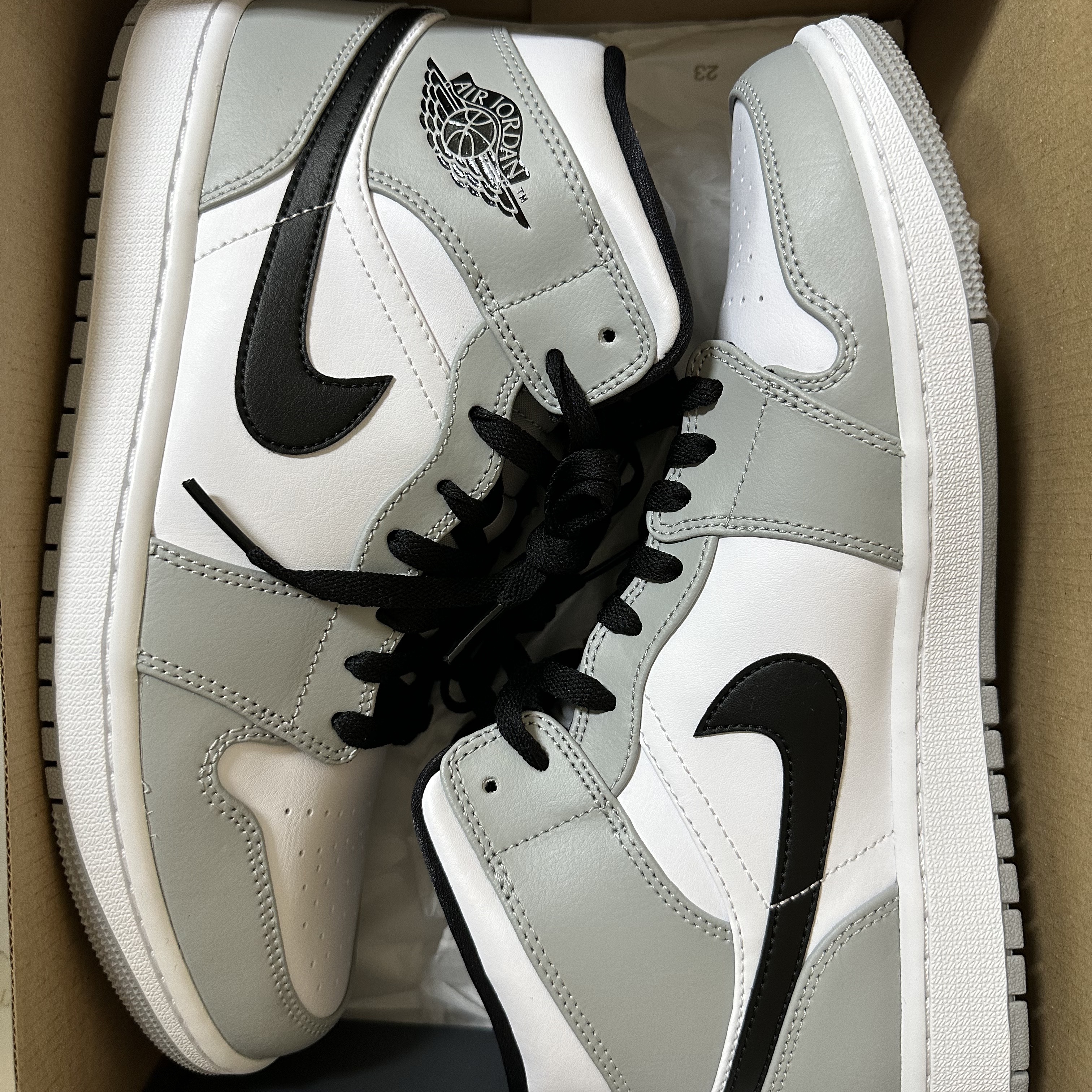 Jordan 1 Mid Light Smoke Grey 착용 스타일