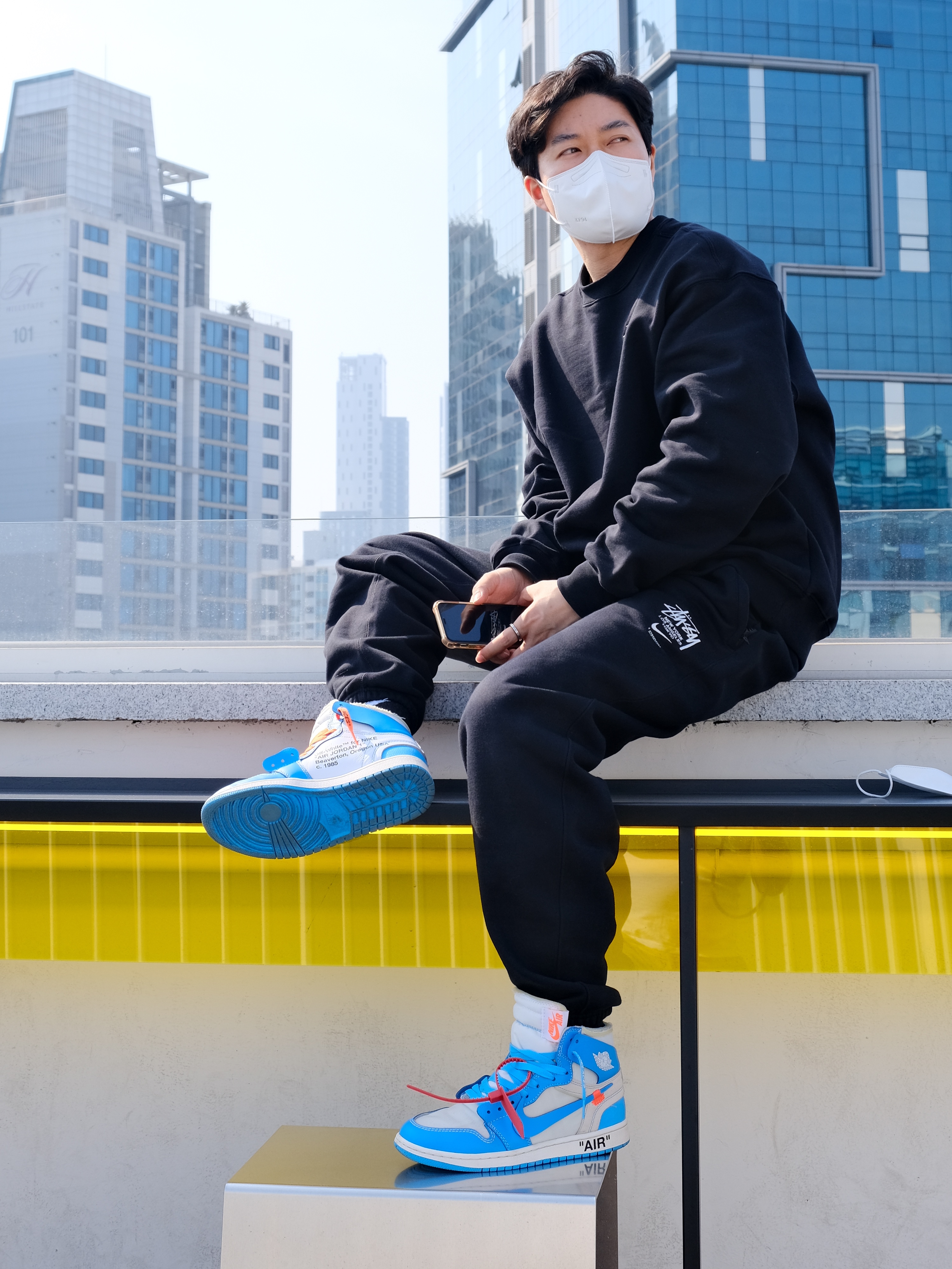 Jordan 1 x Off-White Retro High University Blue, Nike x Stussy NRG ZR Fleece Crewneck Black - Asia 착용 스타일