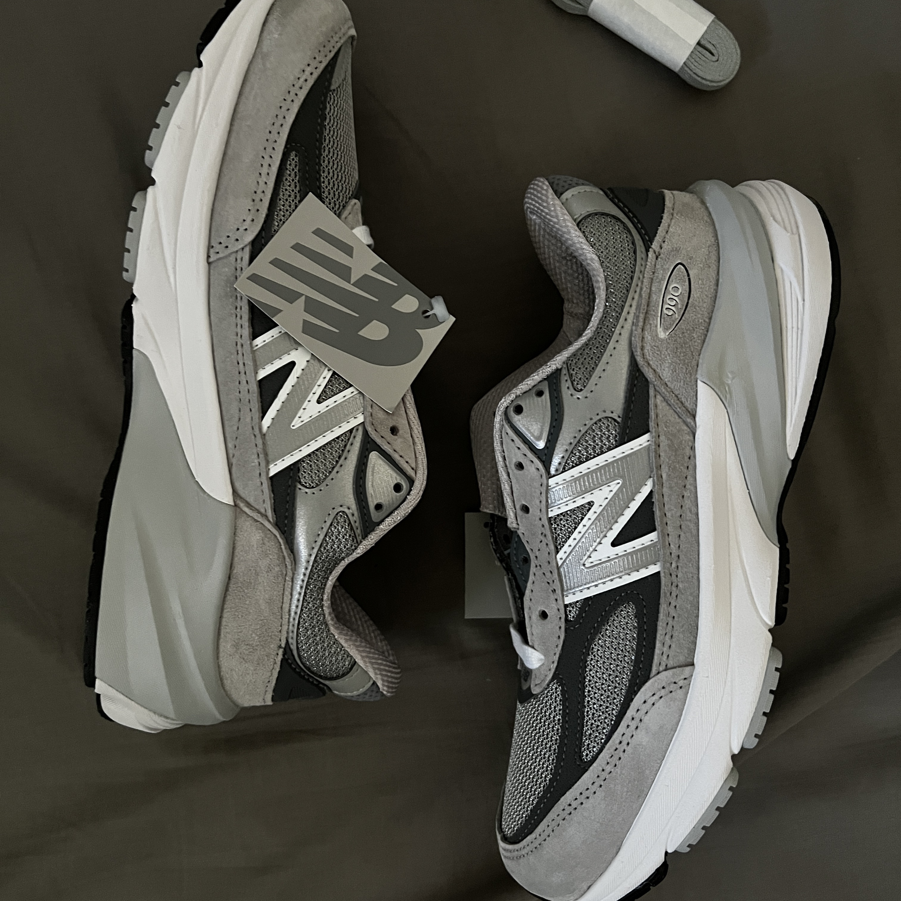 New Balance 990v6 Made in USA Grey - D Standard 착용 스타일 - 1