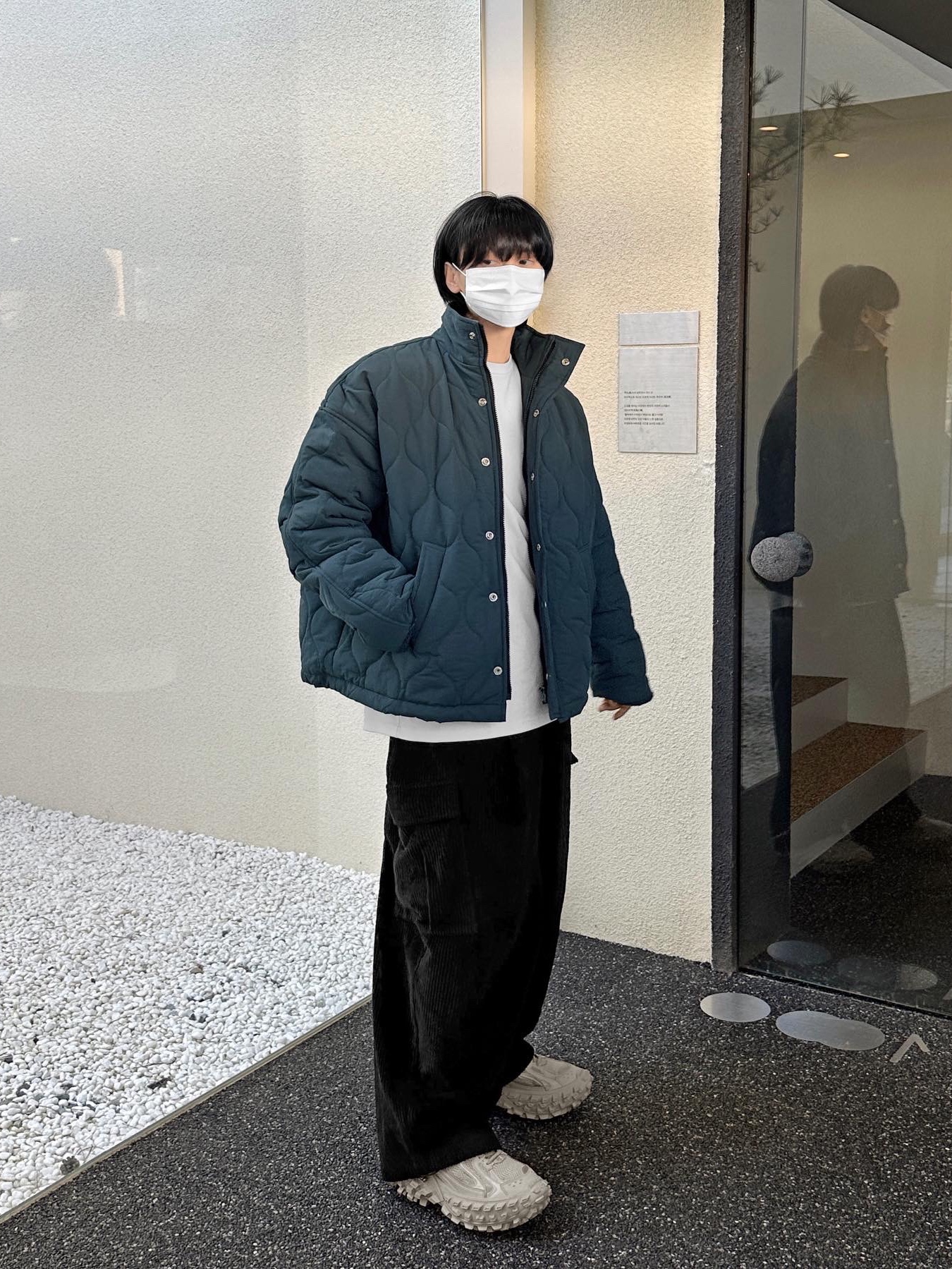 Balenciaga Defender Sneakers Beige 착용 스타일 - 1