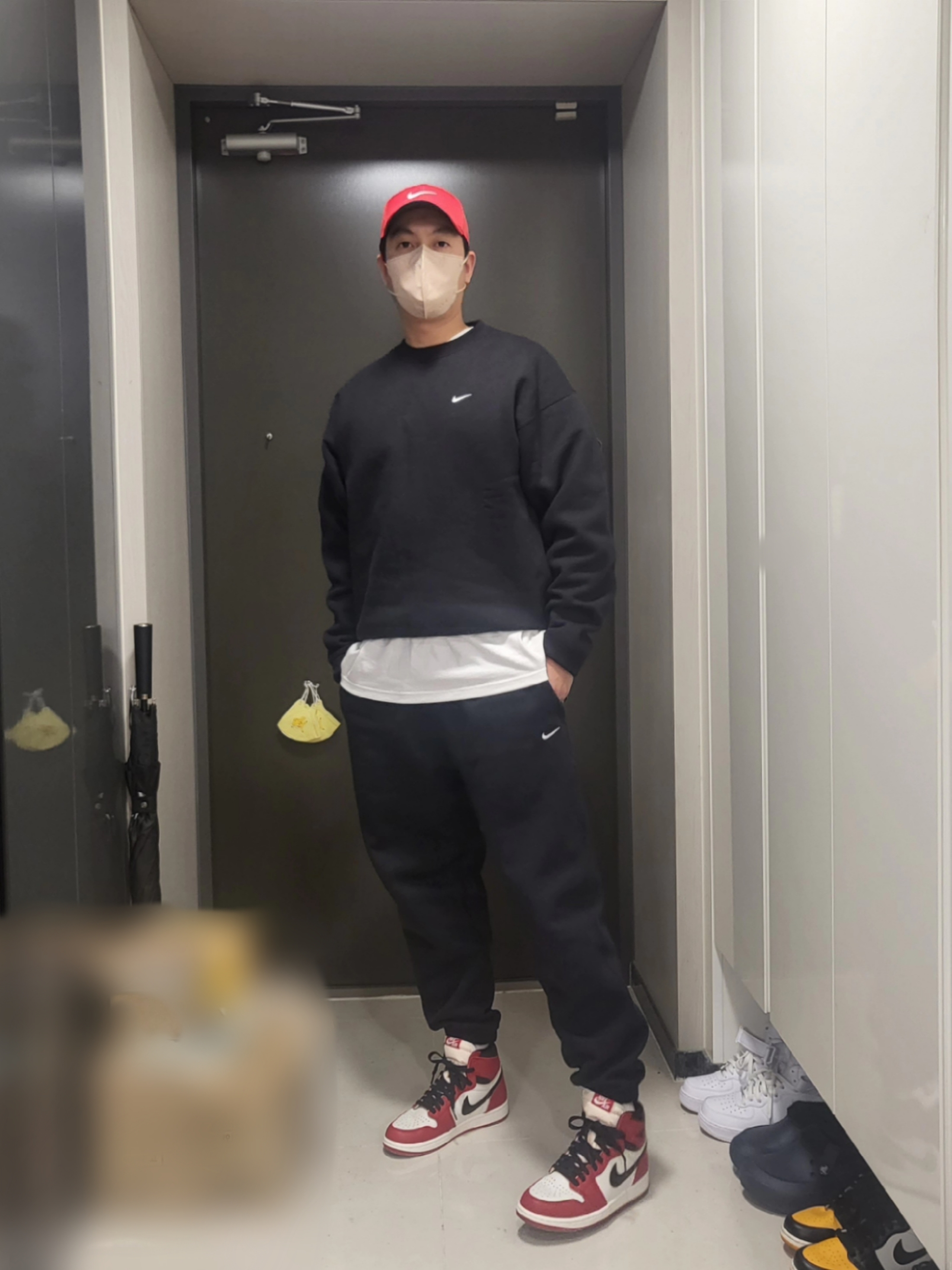 Jordan 1 Retro High OG Chicago 2022, Nike NRG Solo Swoosh Fleece Pants Black White - Asia 착용 스타일