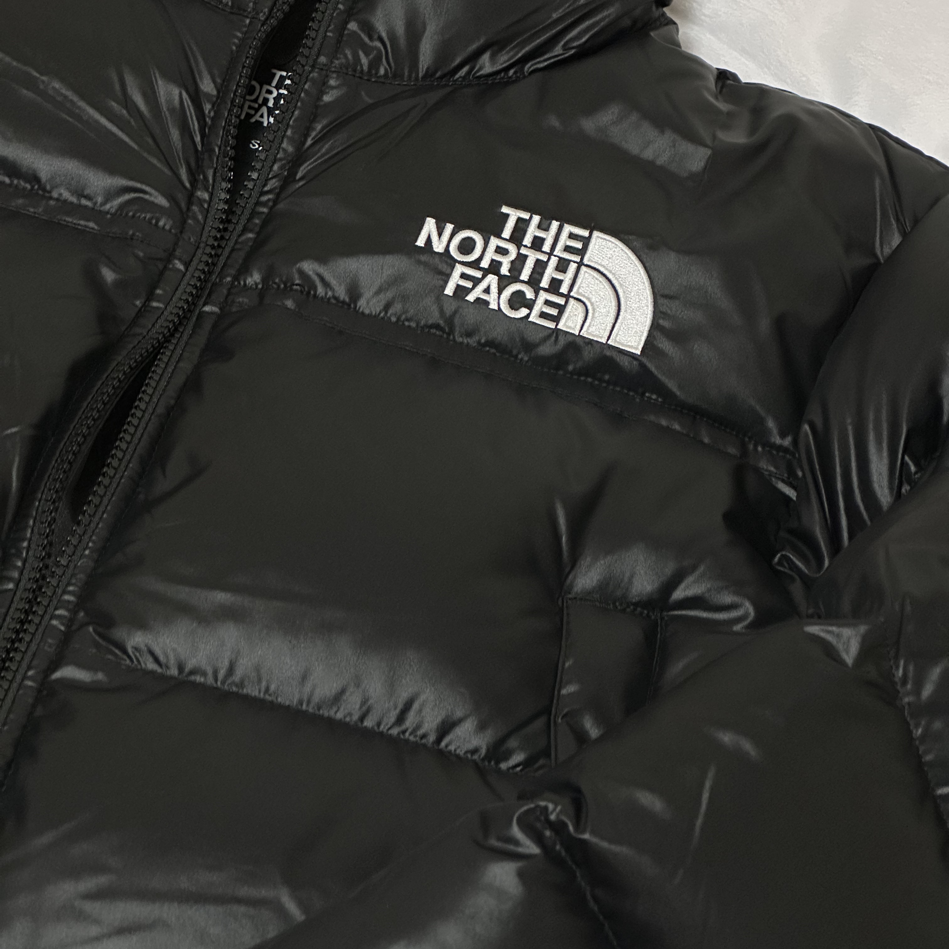 (W) The North Face Nuptse Short Jacket Black 착용 스타일 - 1