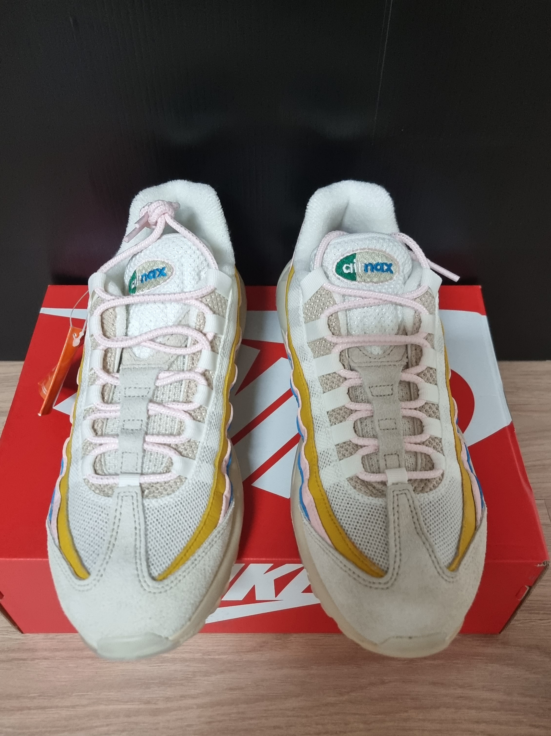 (W) Nike Air Max 95 Rise and Unity 착용 스타일 - 1