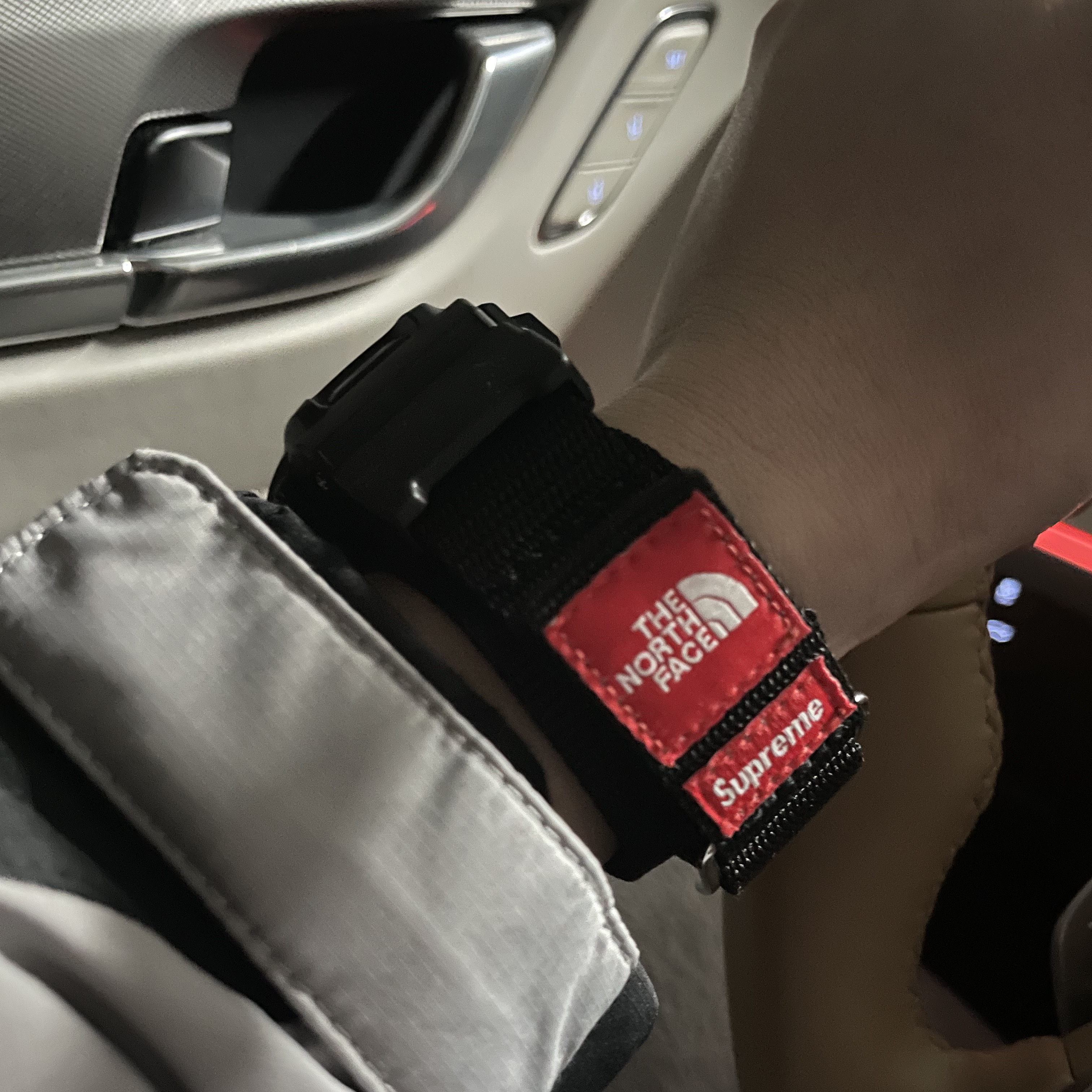 Casio G-Shock x Supreme x The North Face DW-6900 Black 착용 스타일