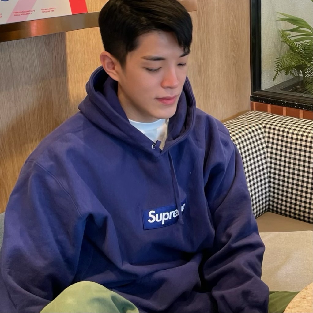 Supreme Box Logo Hooded Sweatshirt Washed Navy - 21FW 착용 스타일 - 2