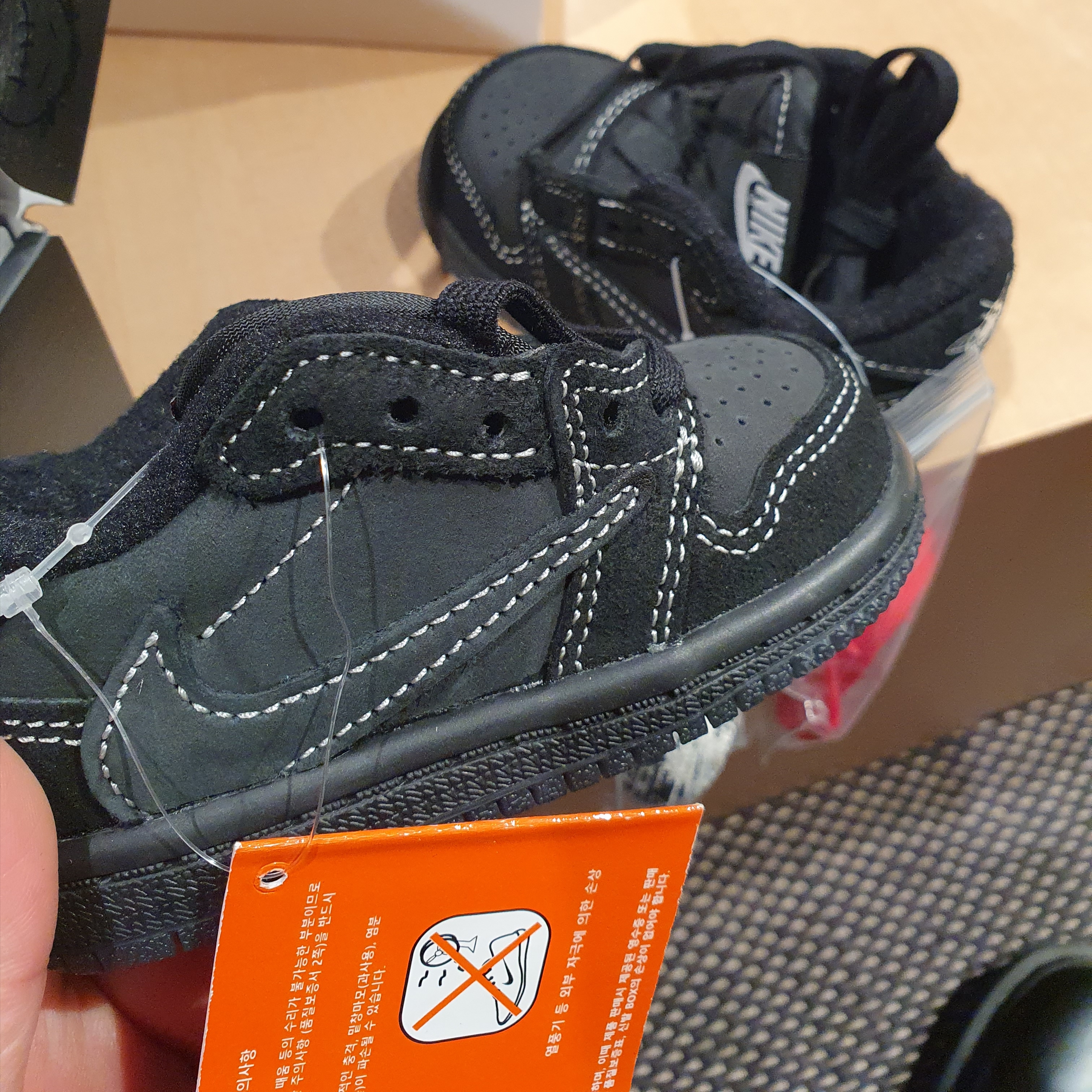 (TD) Jordan 1 x Travis Scott Retro Low OG SP Black Phantom 착용 스타일