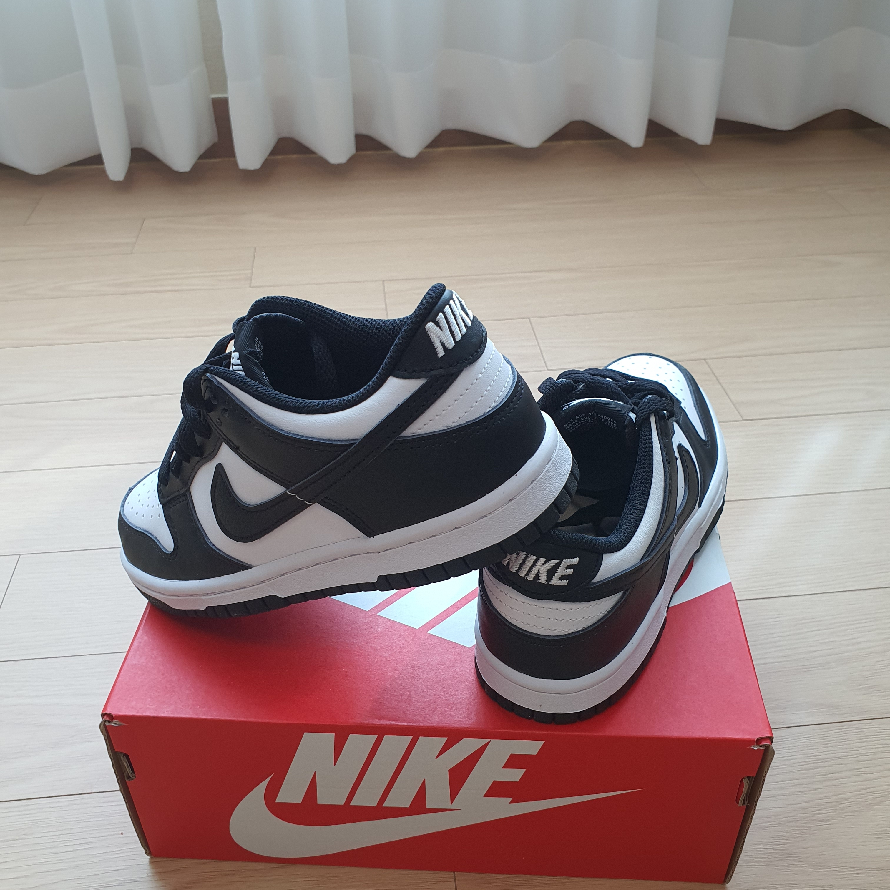 (GS) Nike Dunk Low Black 착용 스타일 - 3