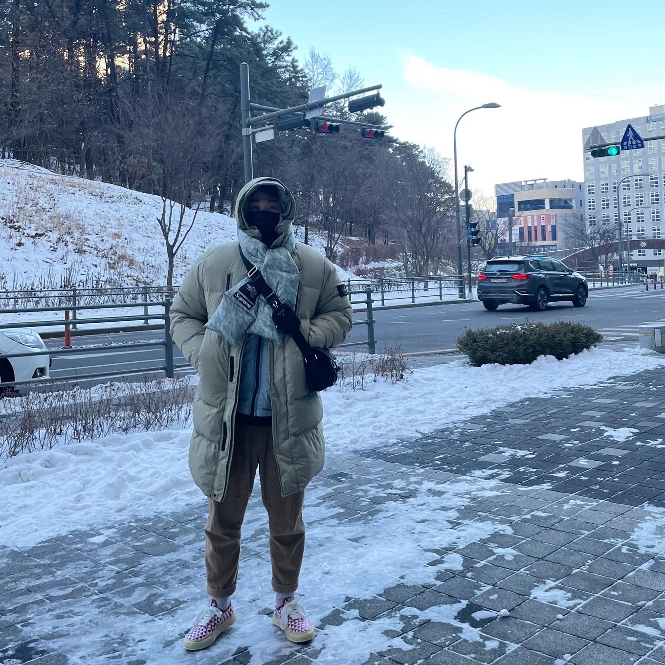 Stone Island 70123 Crinkle Reps Hooded Long Down Jacket Ecru - 21FW, Stone Island 10523 Garment Dyed Crinkle Reps Overshirt Light Grey - 21FW 착용 스타일