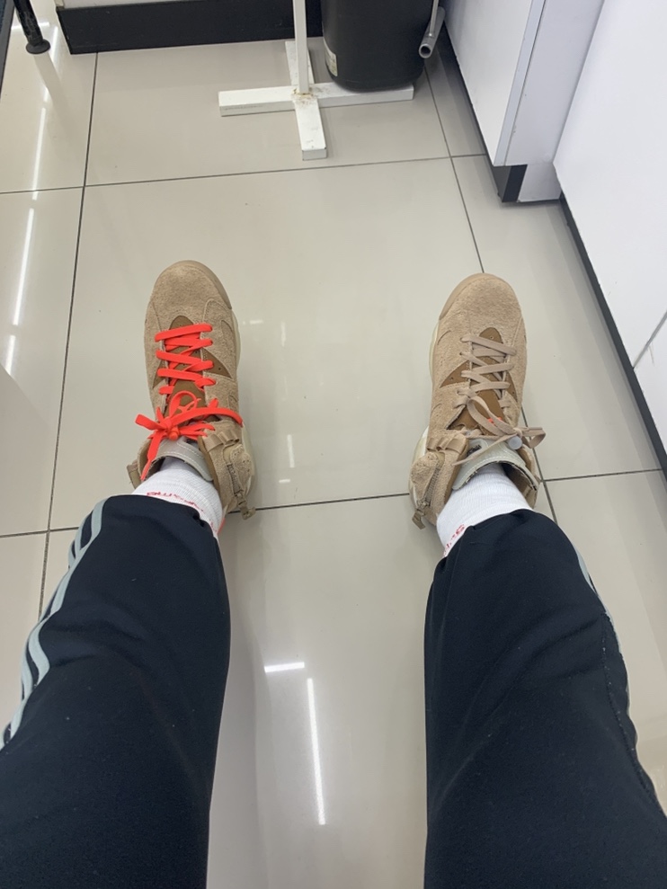 Jordan 6 x Travis Scott Retro SP British Khaki 착용 스타일
