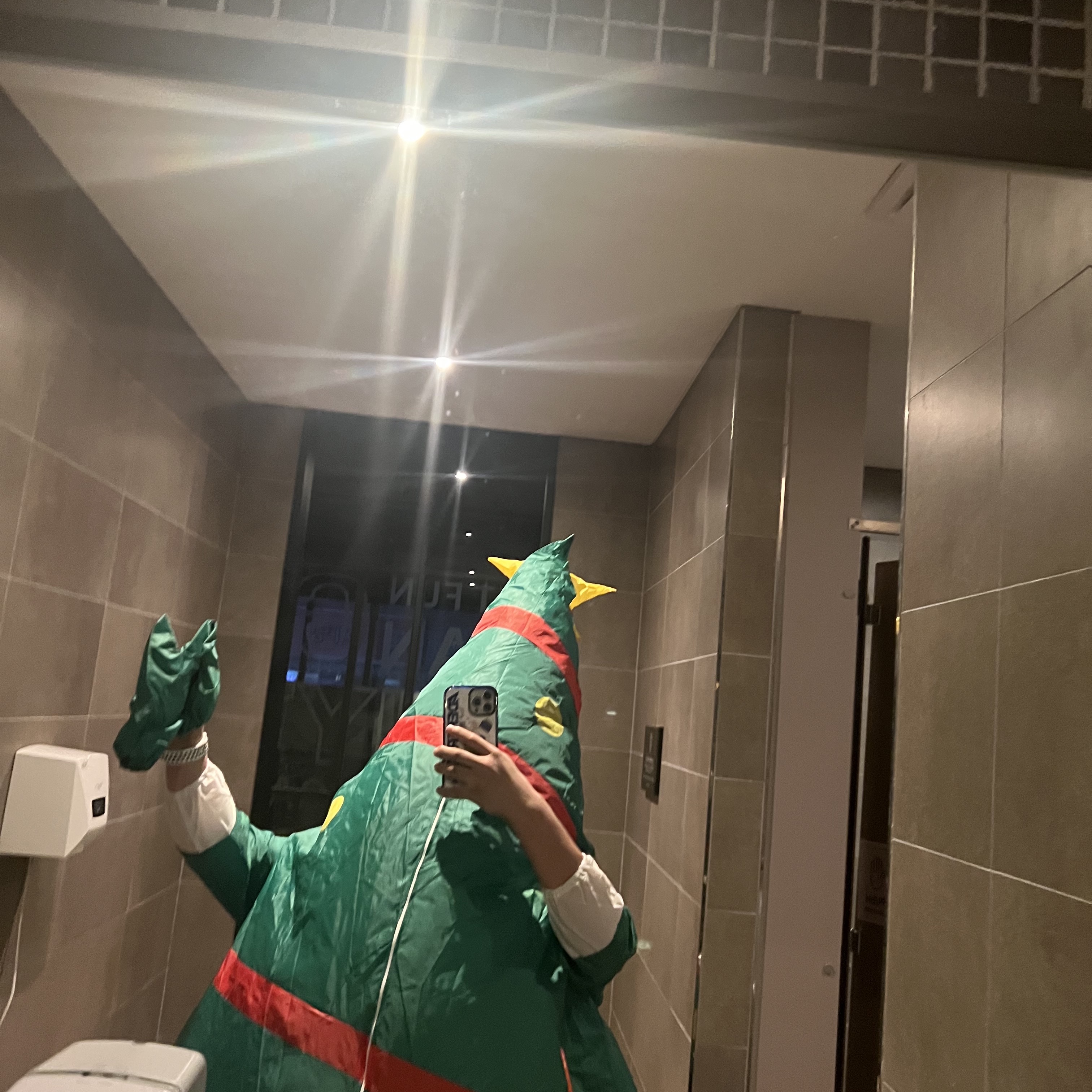 Casetify x Ader Error iPhone Sticker Magsafe Case Clear 착용 스타일 - 1