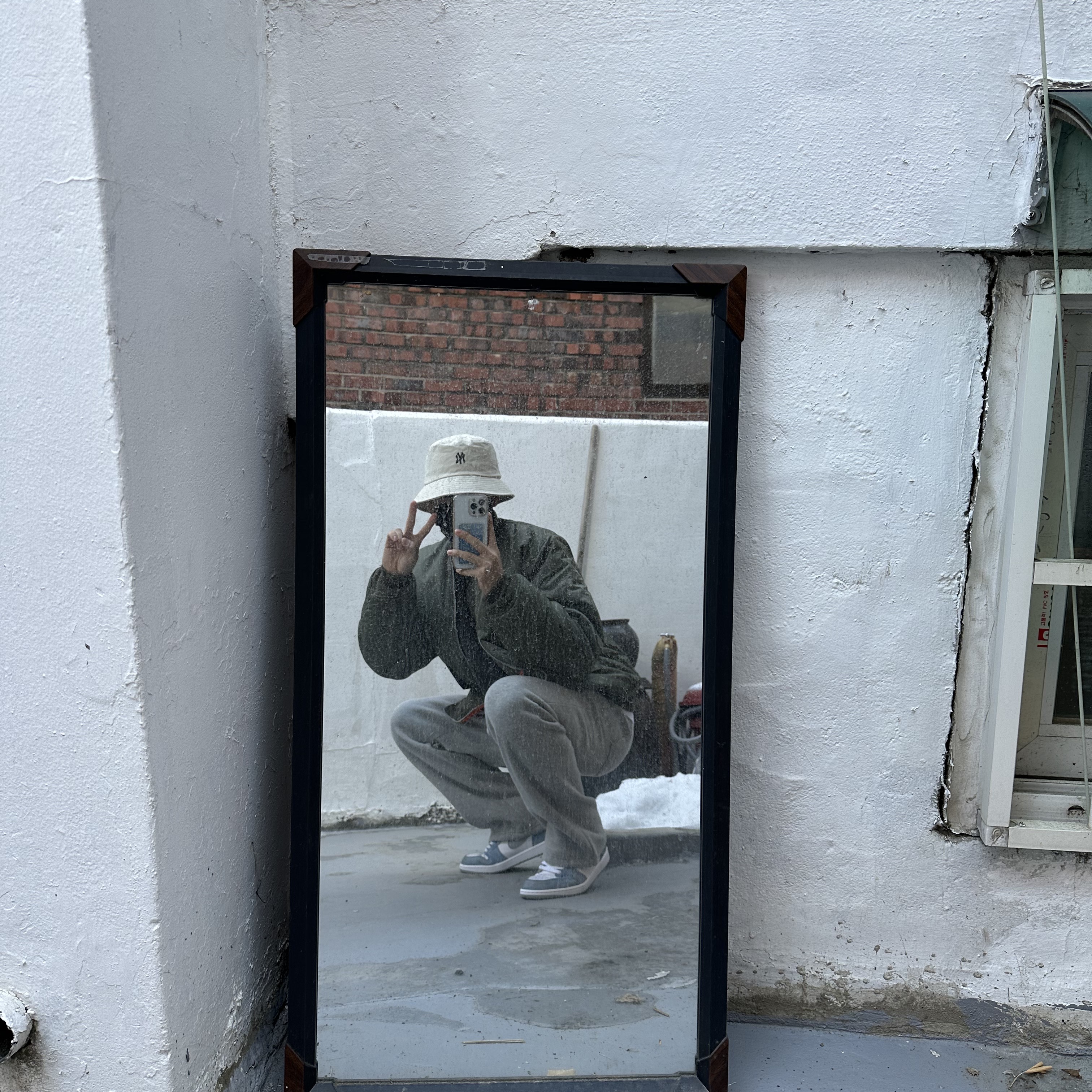 Stussy x CDG MA-1 Jacket Olive, Jordan 1 Retro High OG Hyper Royal 착용 스타일 - 2