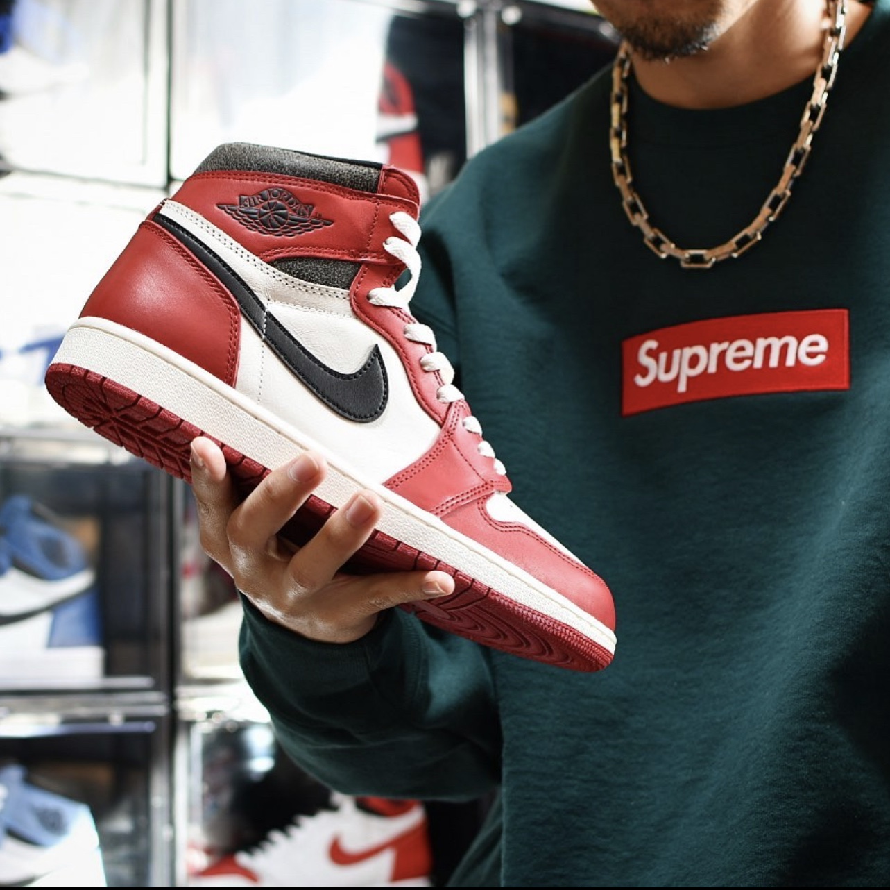 Supreme Box Logo Crewneck Dark Pine - 22FW, Supreme Box Logo Crewneck Cardinal - 22FW 착용 스타일 - 1