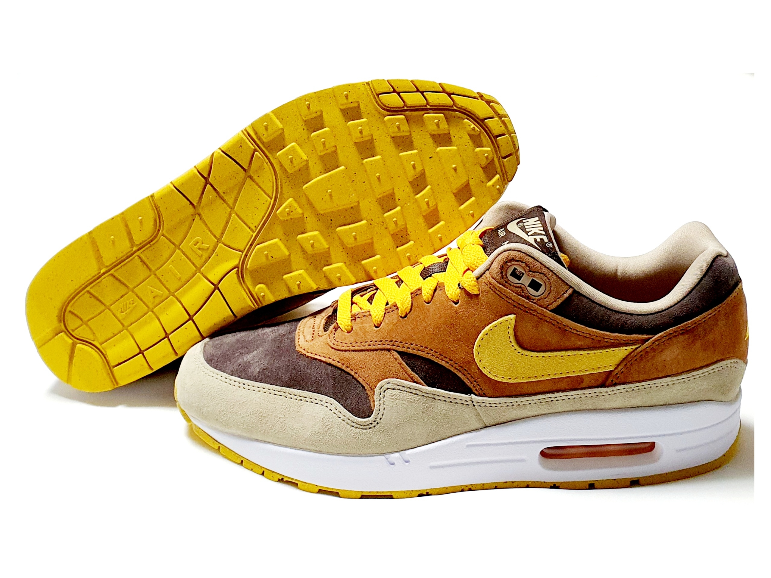 Nike Air Max 1 Premium Pecan and Yellow Ochre 착용 스타일 - 1