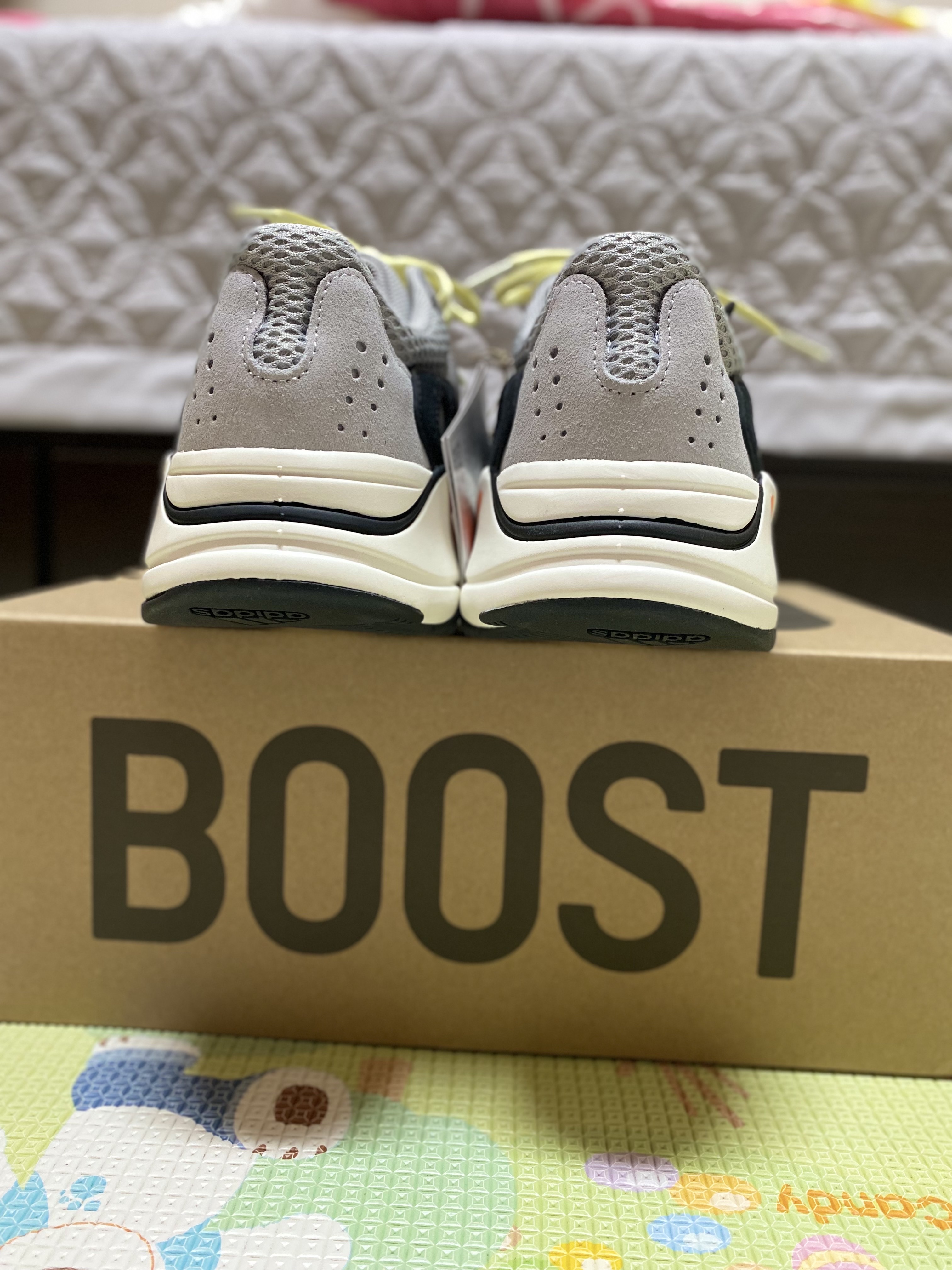 Adidas Yeezy Boost 700 Wave Runner Solid Grey 2021/2022 착용 스타일 - 5
